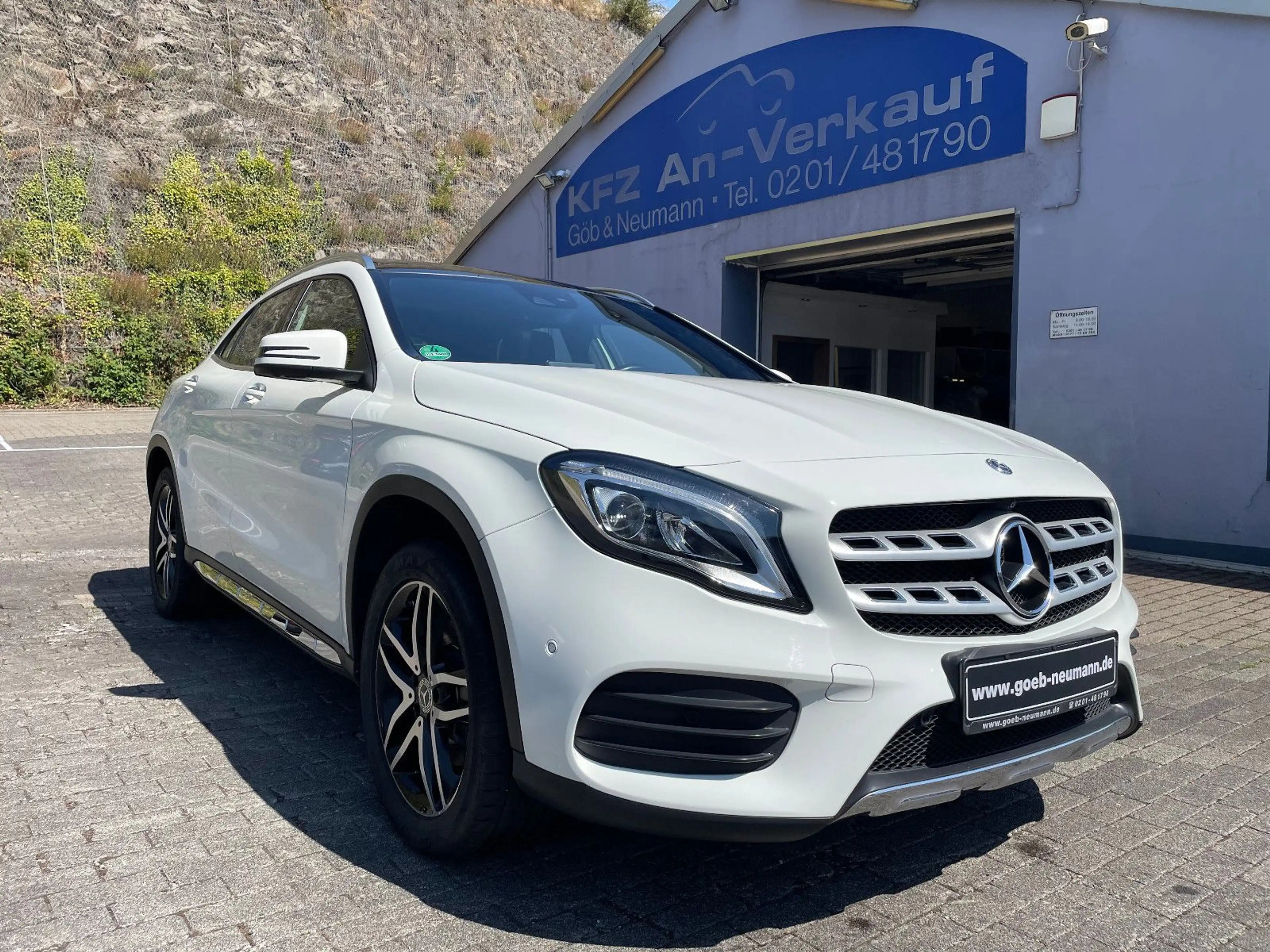 Mercedes-Benz GLA 250 AMG Pano Navi AHK LED 18"