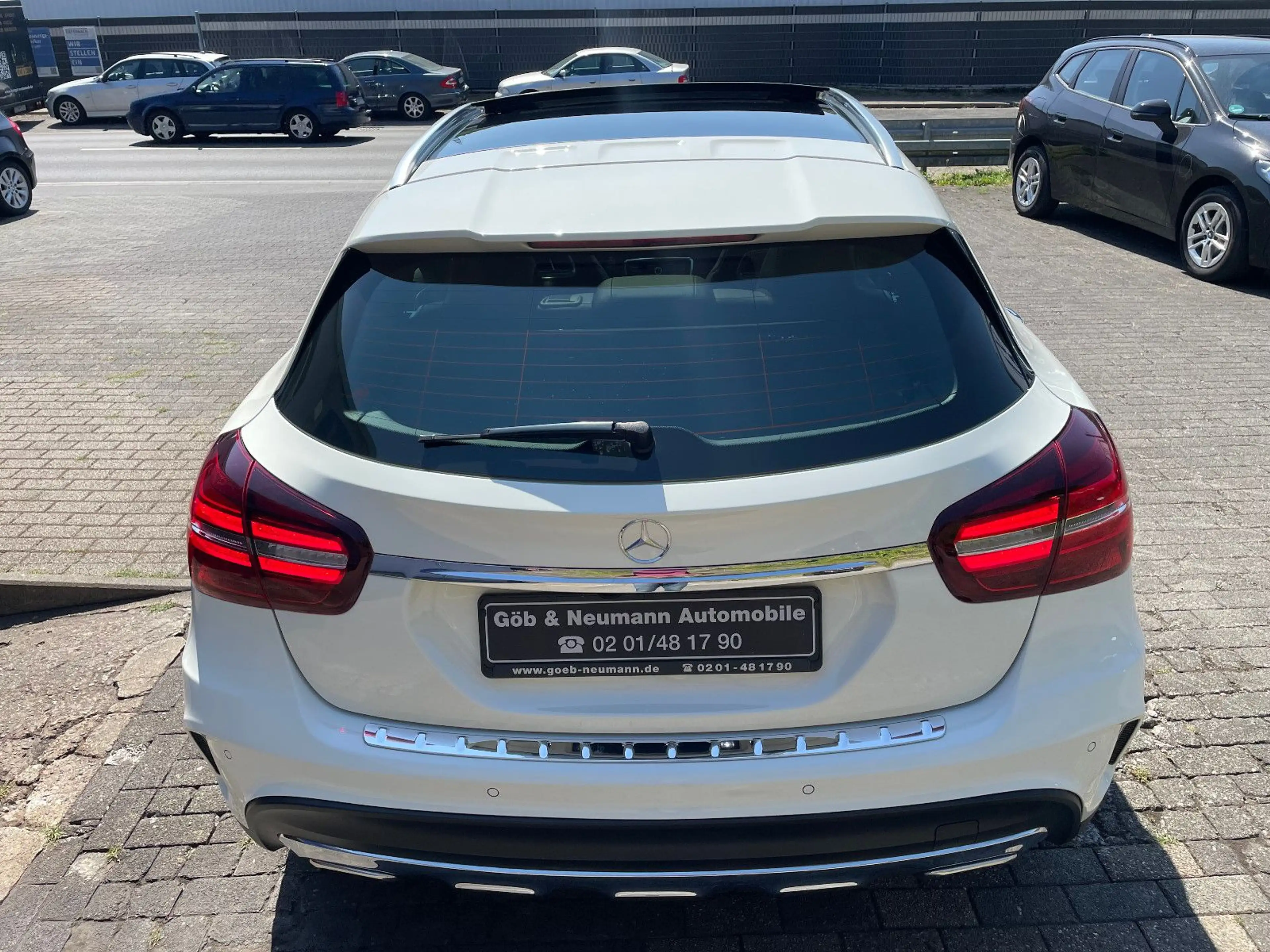 Mercedes-Benz GLA 250 AMG Pano Navi AHK LED 18" — photo 6