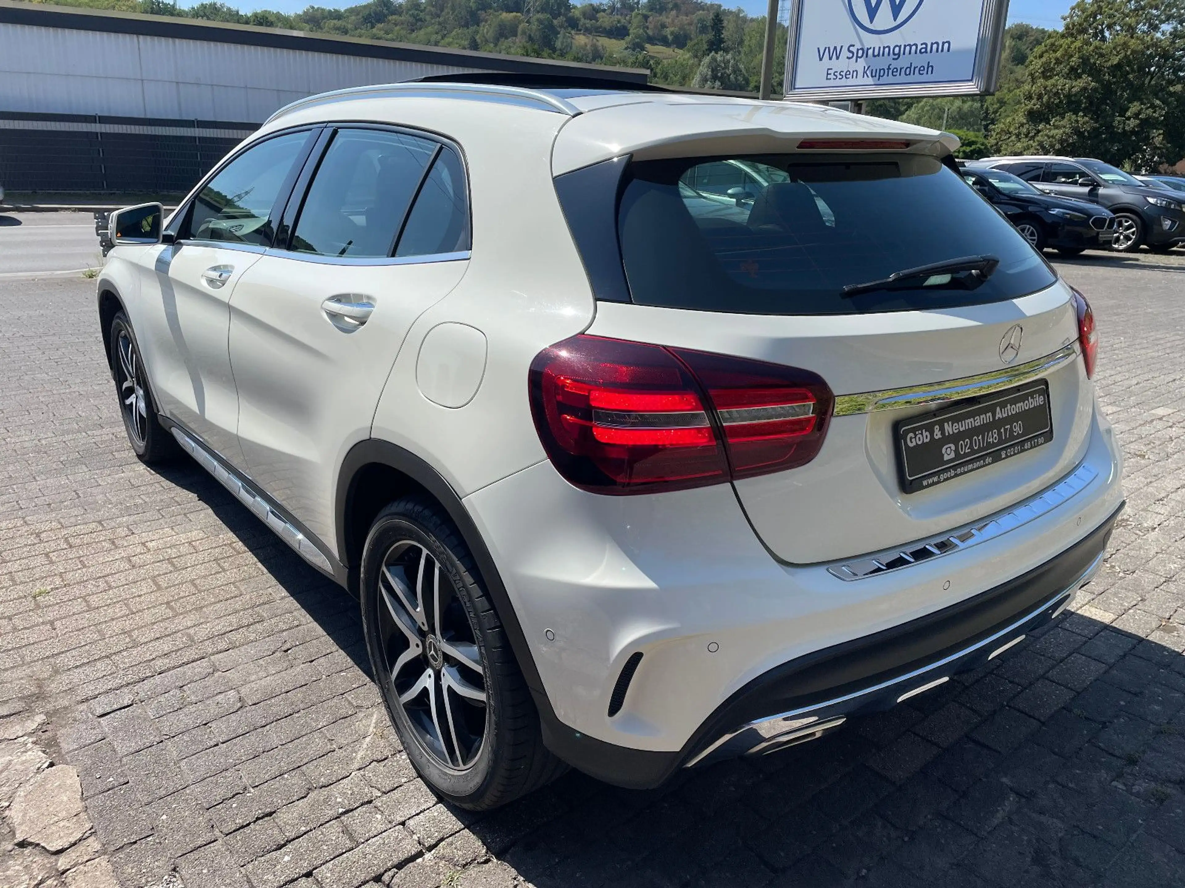 Mercedes-Benz GLA 250 AMG Pano Navi AHK LED 18" — photo 5