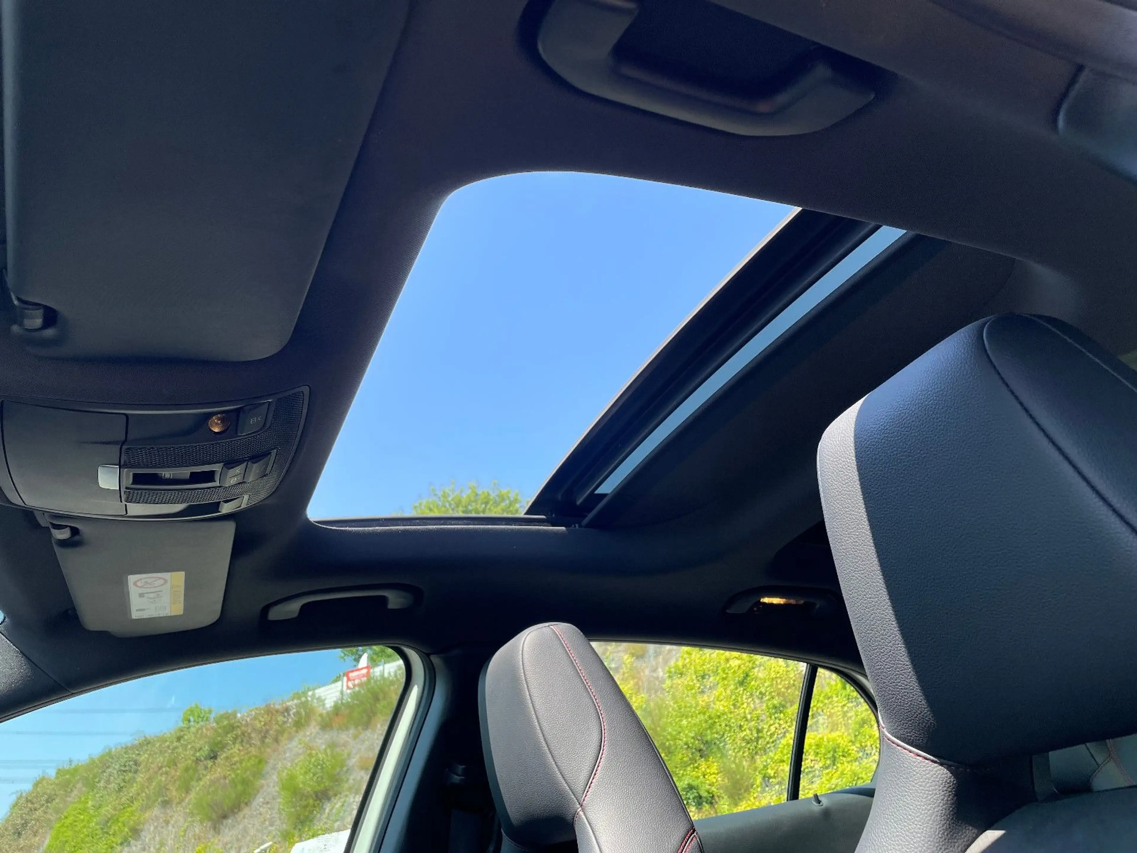 Mercedes-Benz GLA 250 AMG Pano Navi AHK LED 18" — photo 12