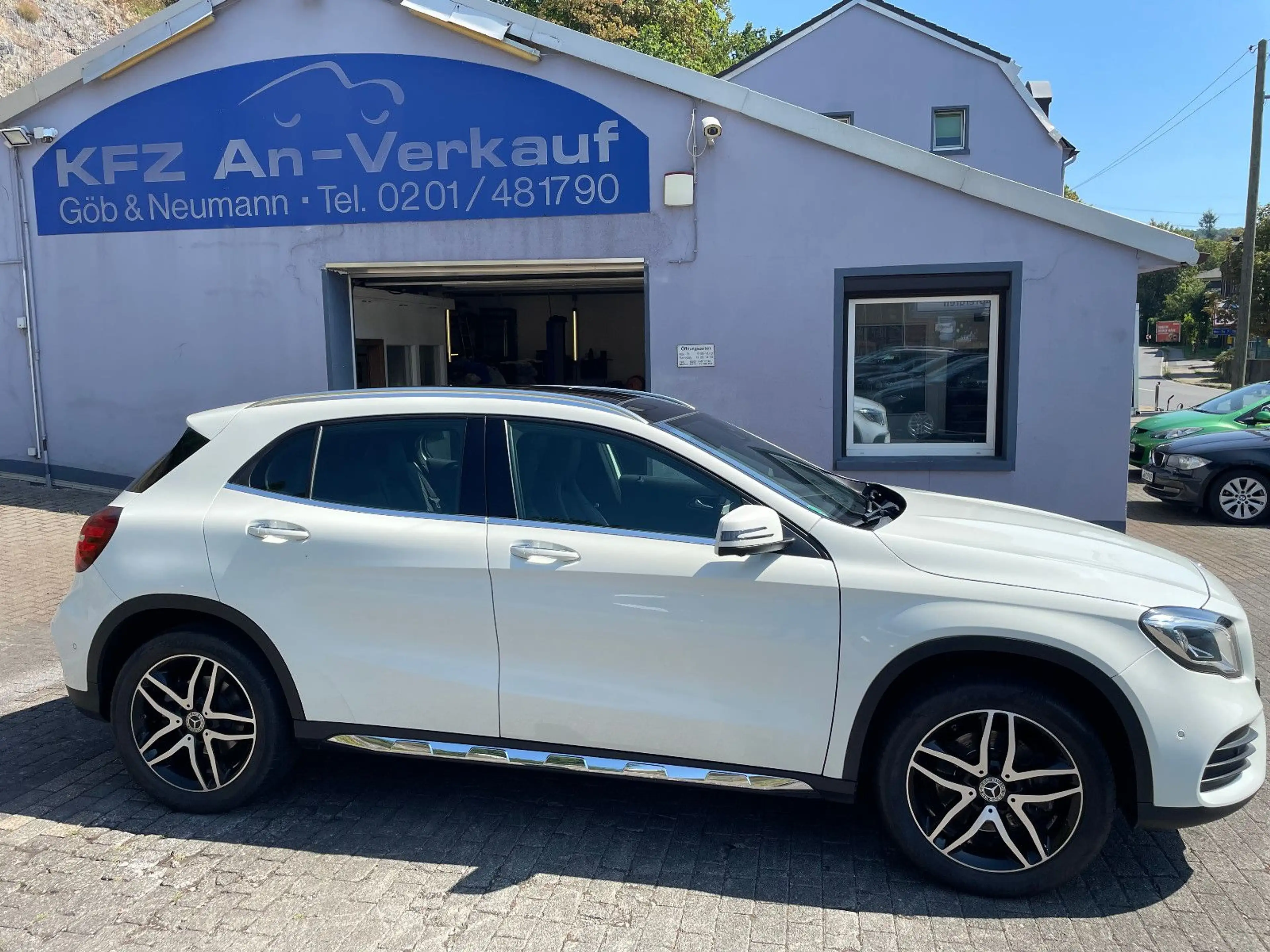 Mercedes-Benz GLA 250 AMG Pano Navi AHK LED 18" — photo 2