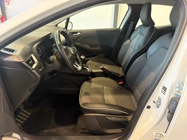 Renault Clio view 8
