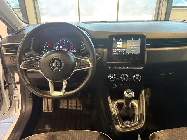 Renault Clio view 9