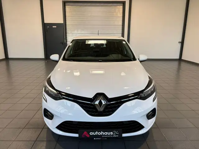 Renault Clio view 2
