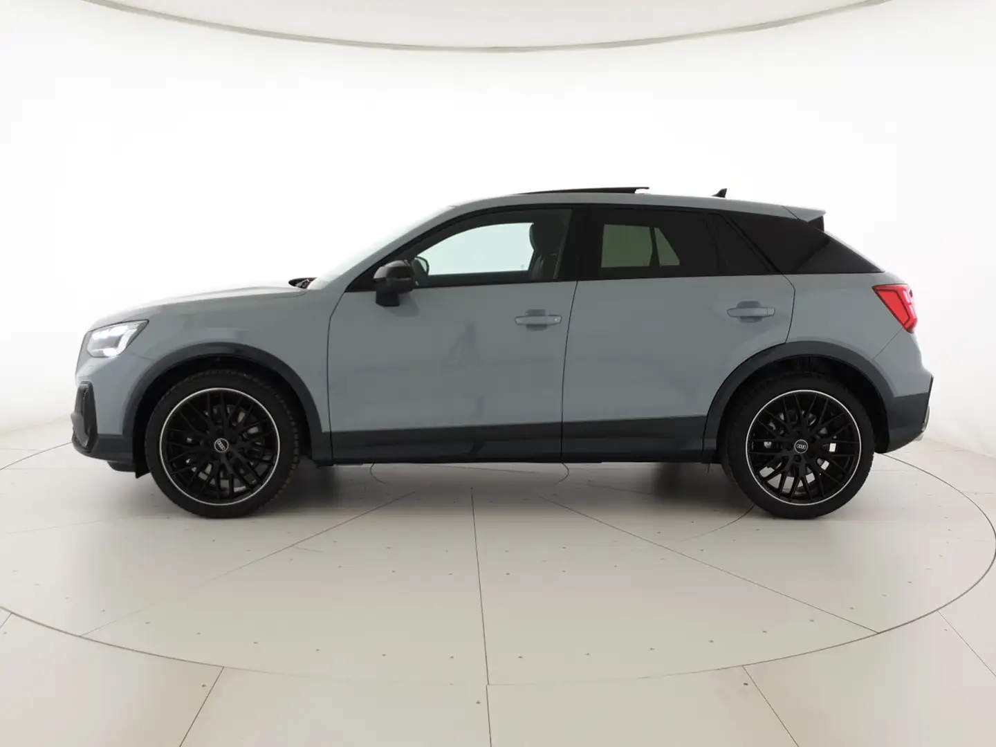 Audi SQ2 2.0TFSI 300CV quattro Sport Attitude Gris - 2