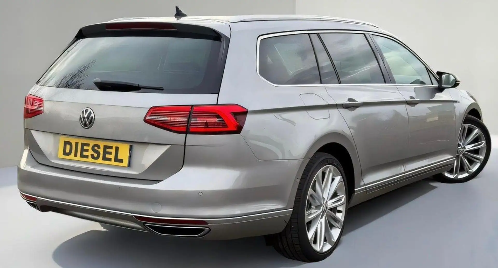 Volkswagen Passat Break SW 2.0 TDI 240 BiTurbo BlueMotion 4Motion Carat DSG7 Caméra 360 (14cv) 2015 Gris - 2