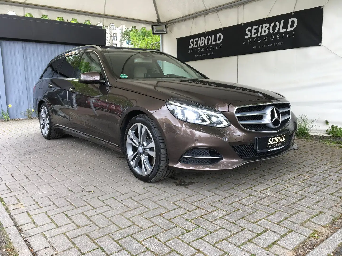 Mercedes-Benz E 300 T-Modell BlueTec Hybrid/Navi/Leder/LED/Pano Braun - 2