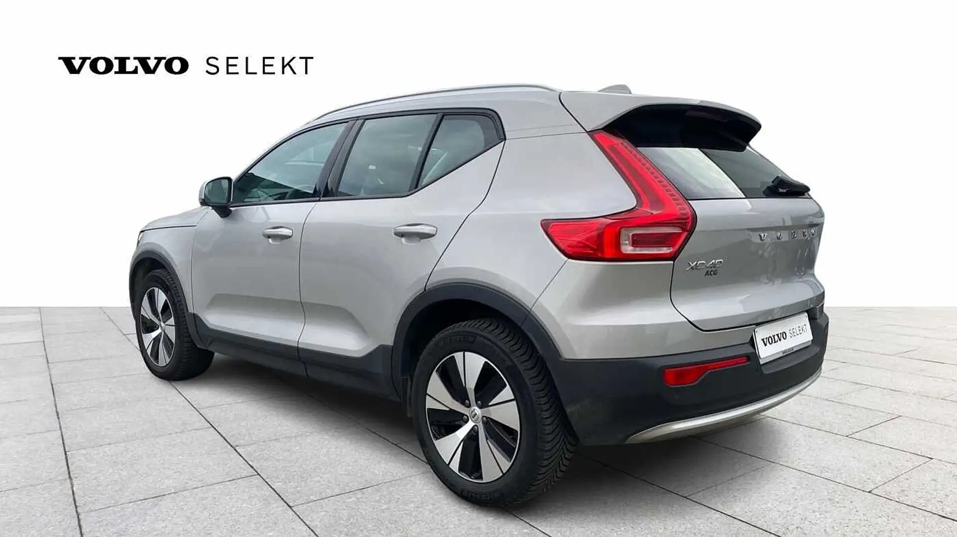 Volvo XC40 Core, B3 Mild hybrid, Benzine Argent - 2