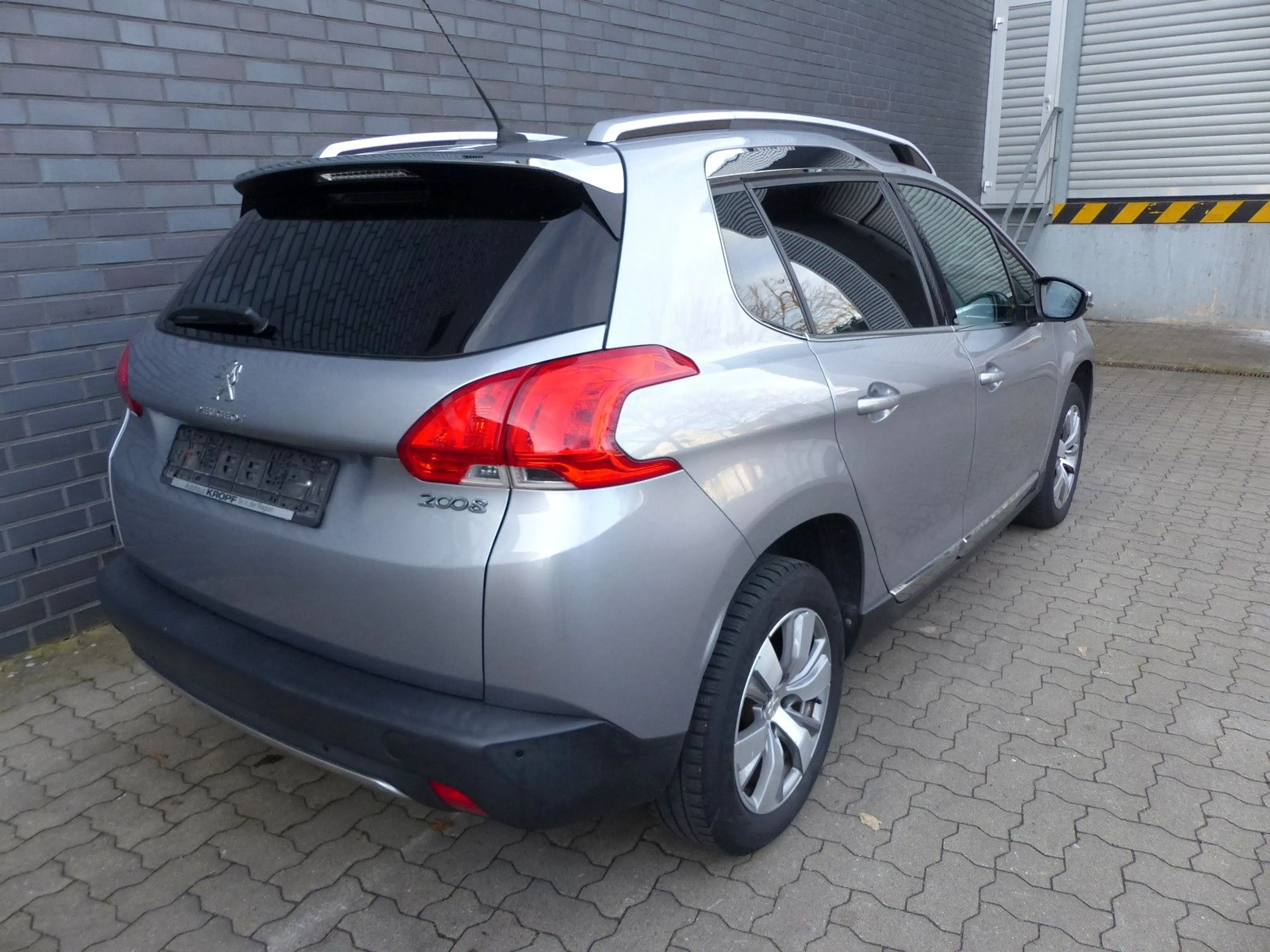 Peugeot 2008 Allure Glasdach/Navi/Klimaautom/PDC — photo 9