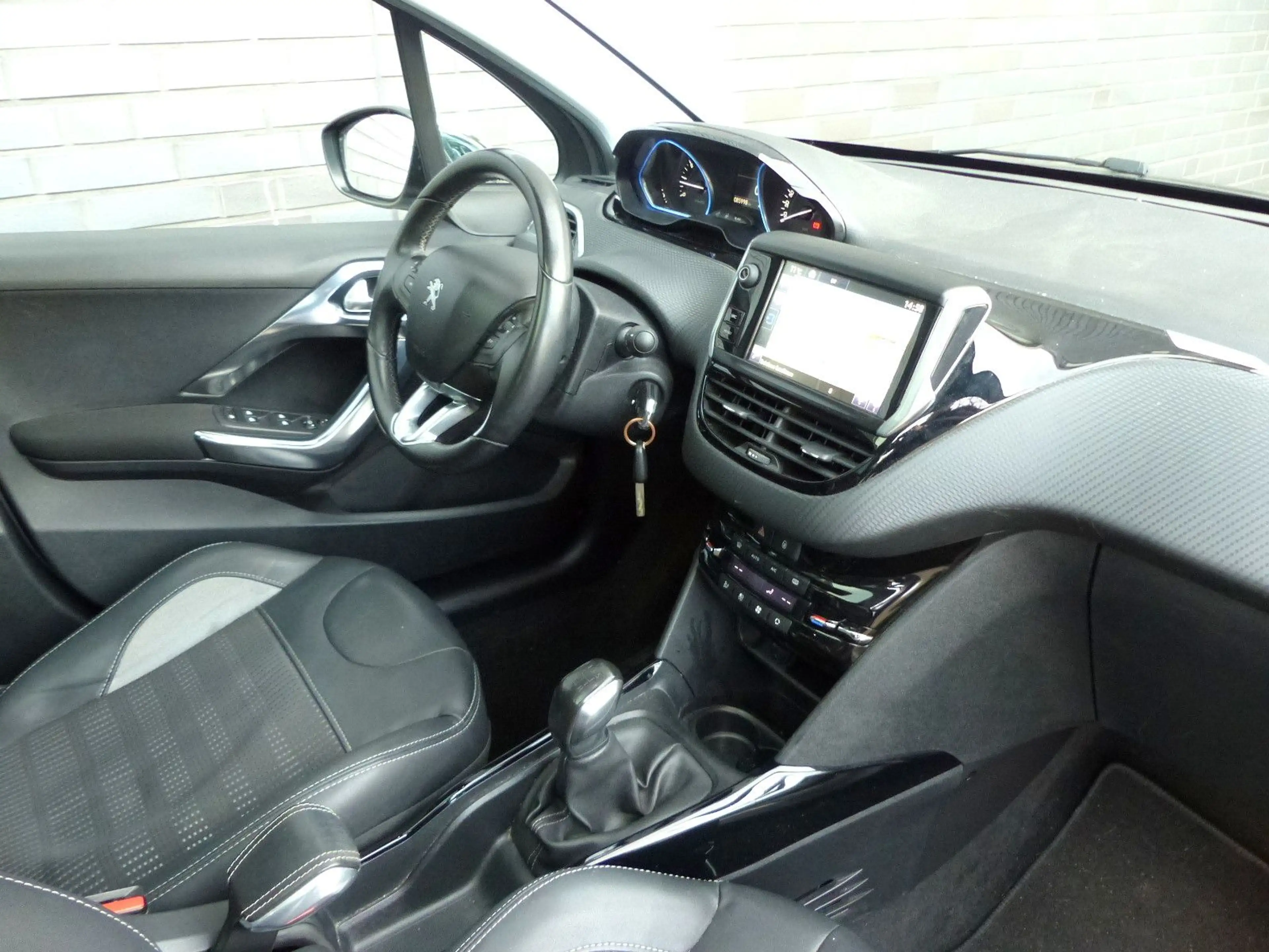 Peugeot 2008 Allure Glasdach/Navi/Klimaautom/PDC — photo 6