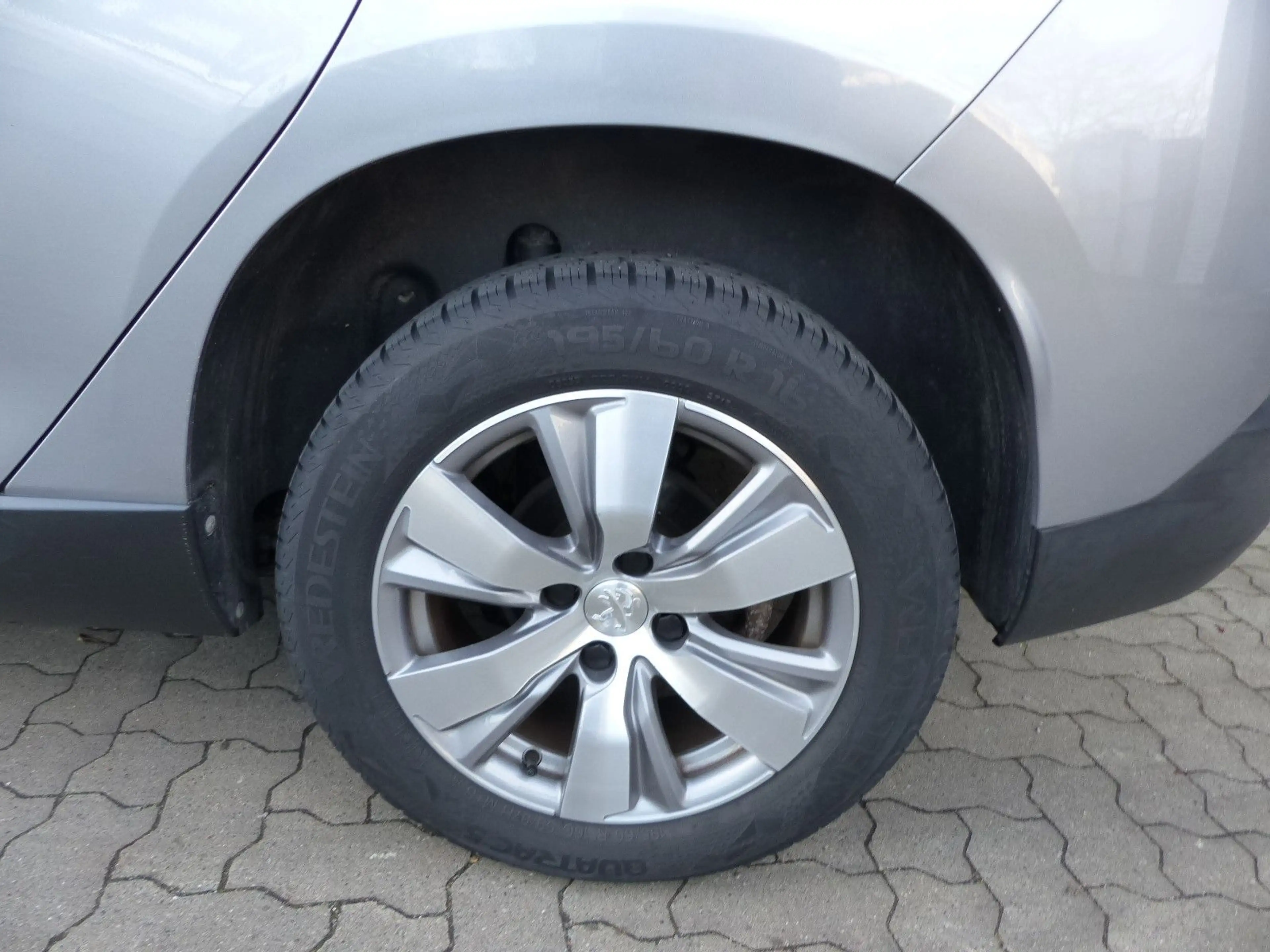 Peugeot 2008 Allure Glasdach/Navi/Klimaautom/PDC — photo 14