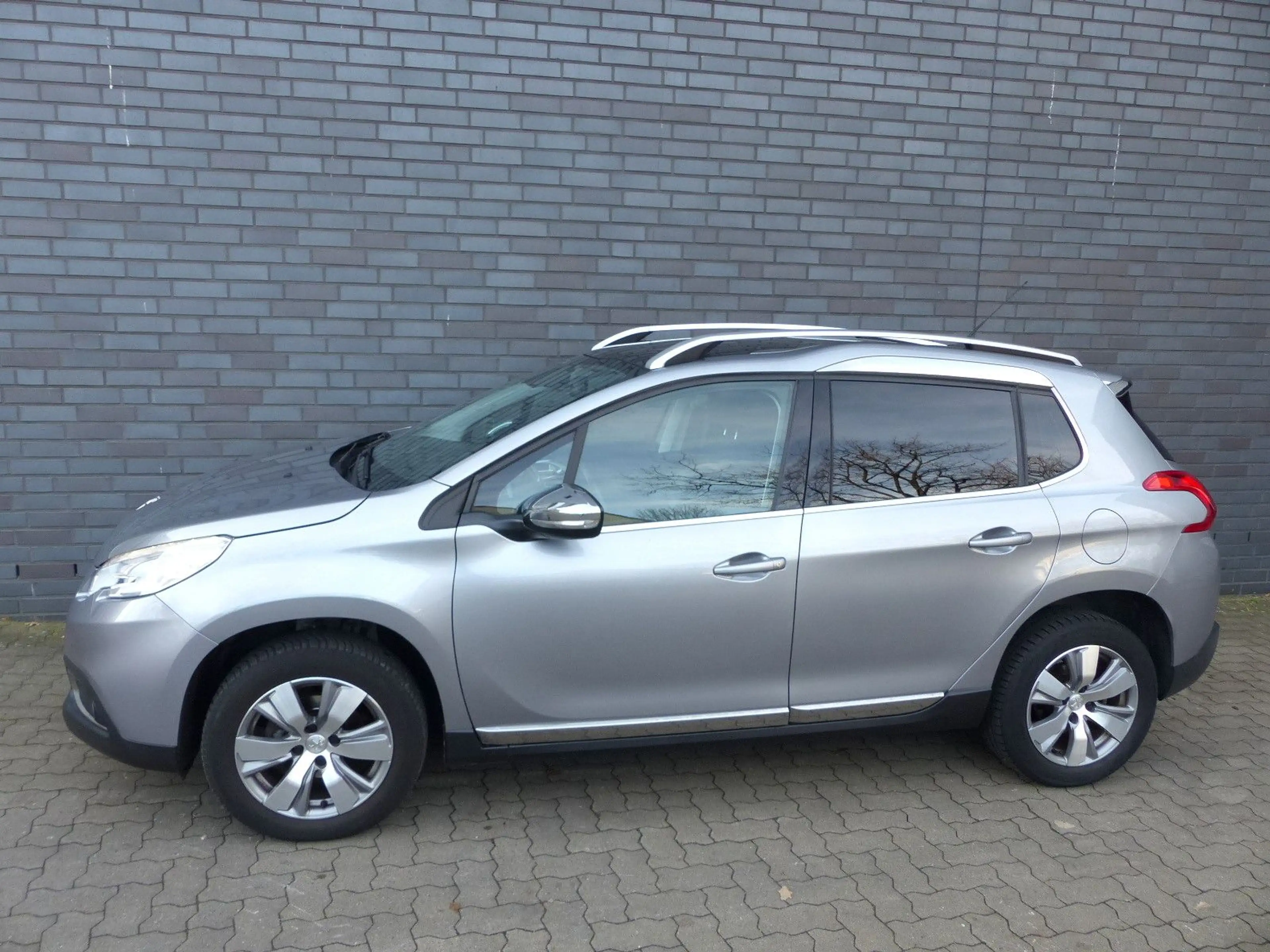 Peugeot 2008 Allure Glasdach/Navi/Klimaautom/PDC