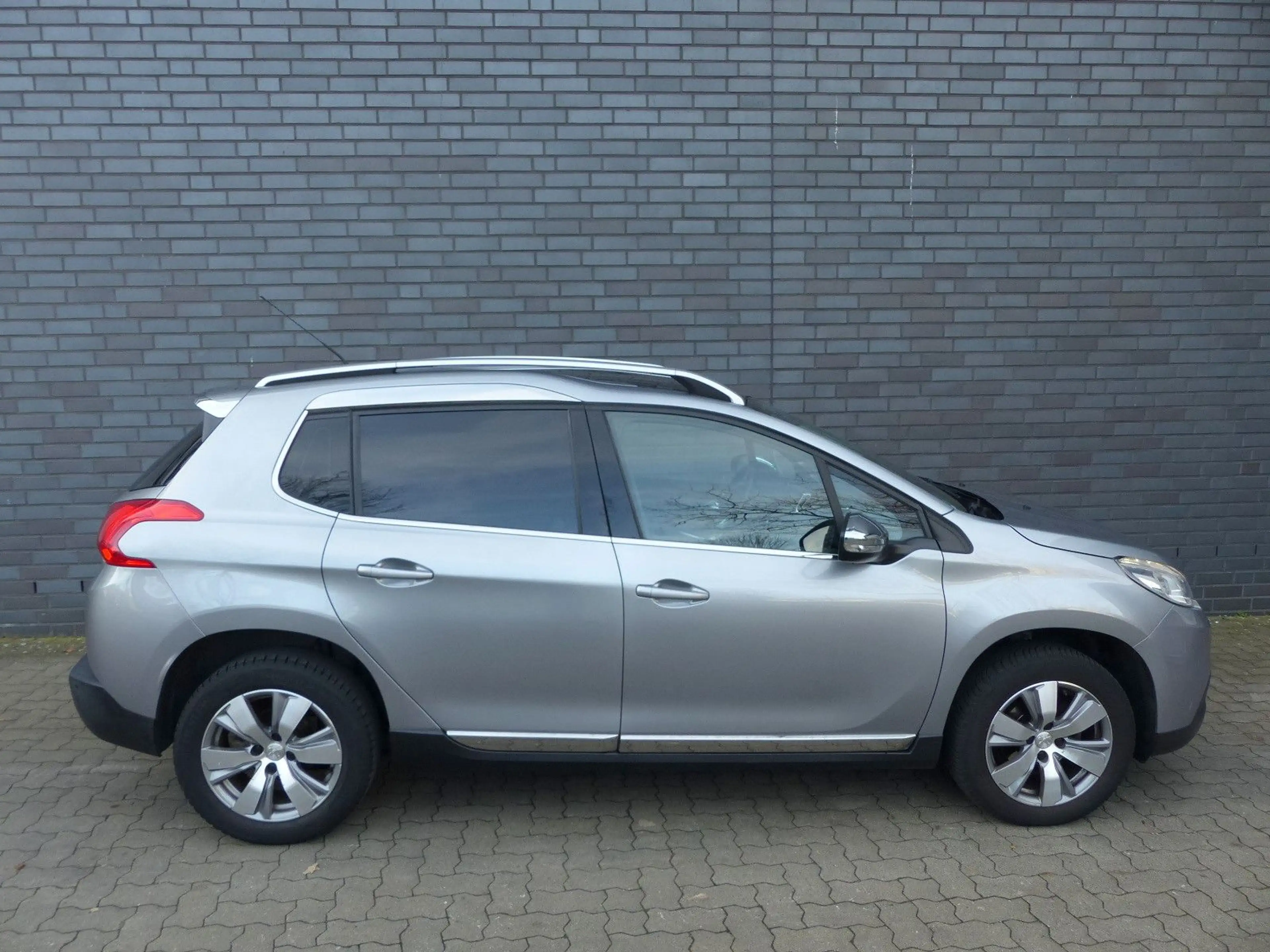 Peugeot 2008 Allure Glasdach/Navi/Klimaautom/PDC — photo 4