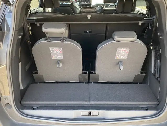 Peugeot 5008 view 9