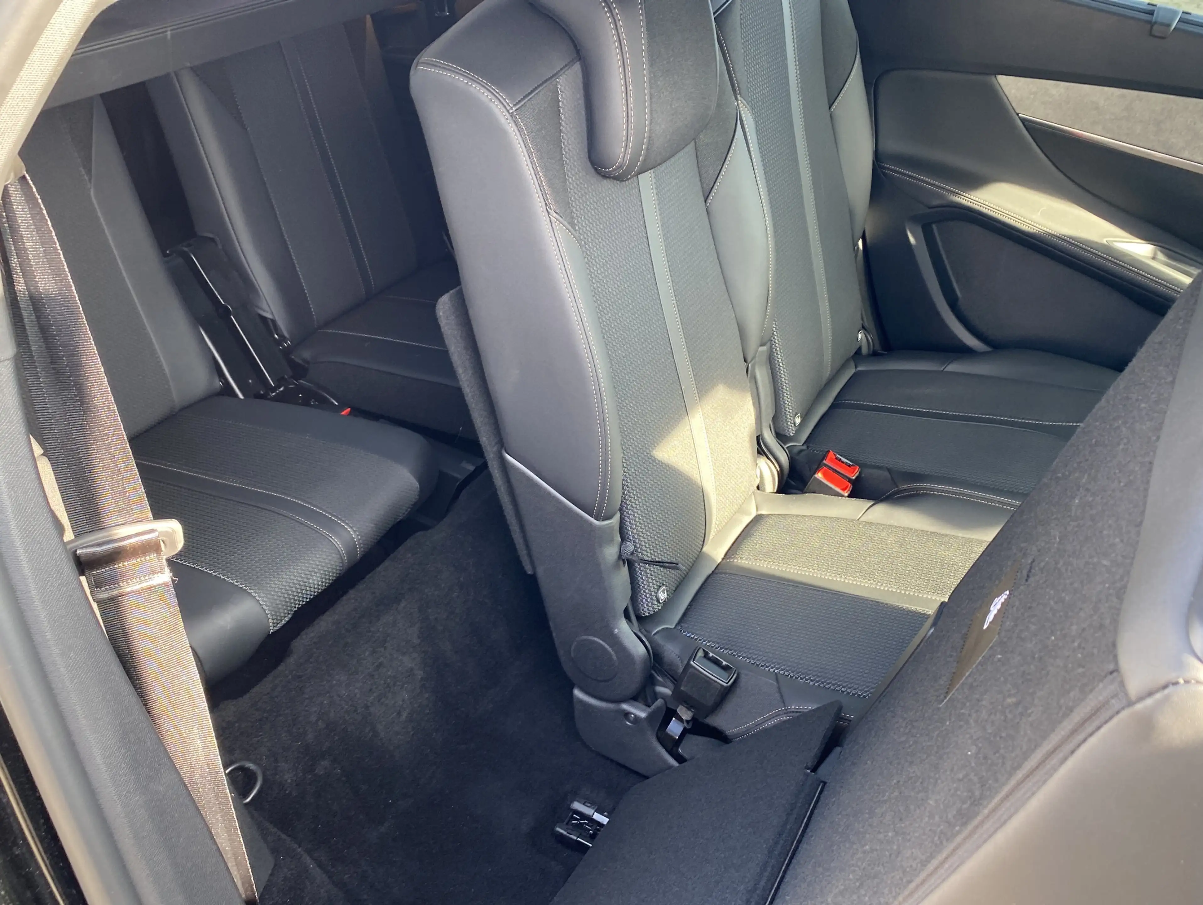 Peugeot 5008 GT Facelift*Navi*ACC*Kamera*7Sitze* — photo 15