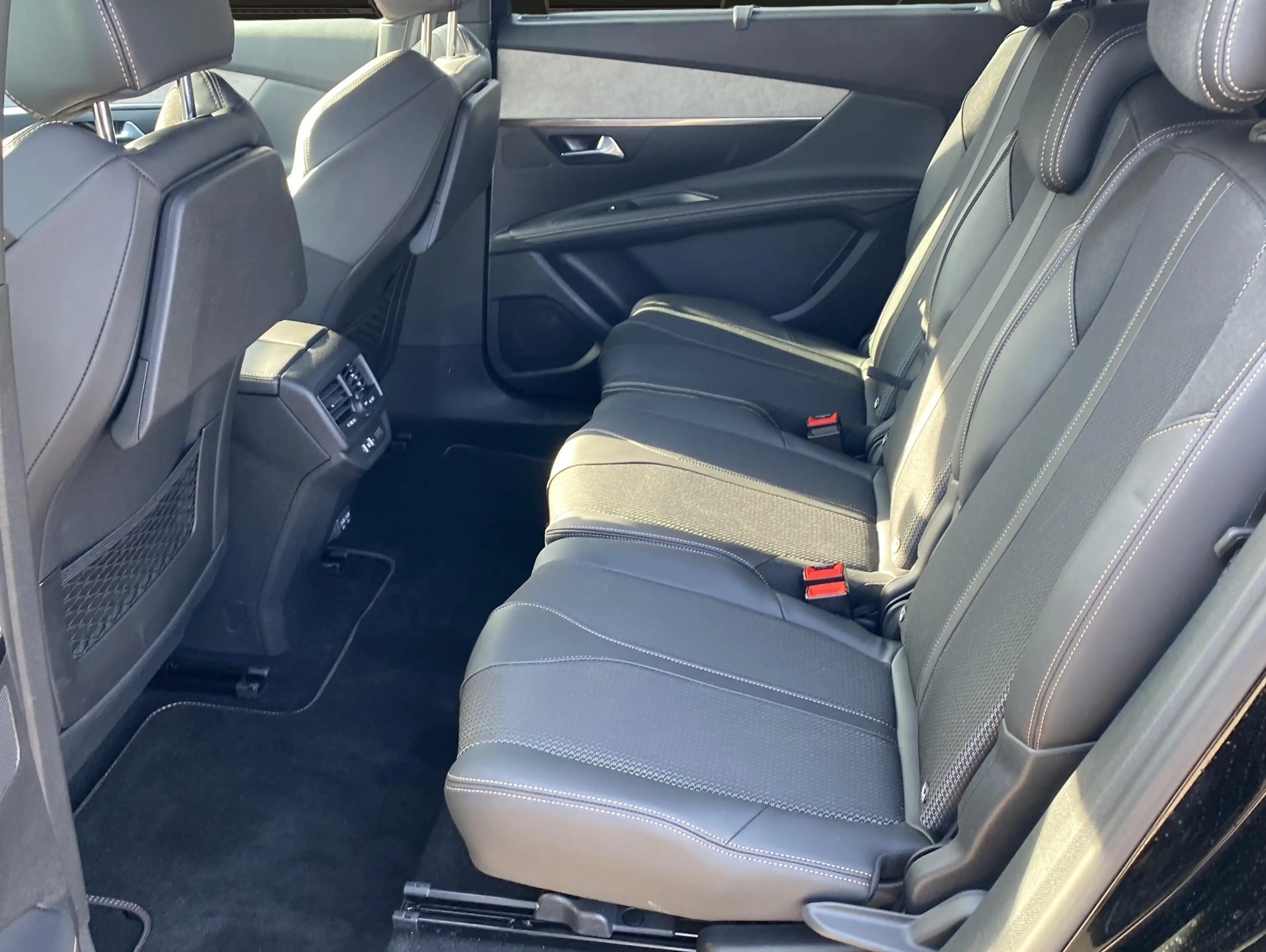 Peugeot 5008 GT Facelift*Navi*ACC*Kamera*7Sitze* — photo 8