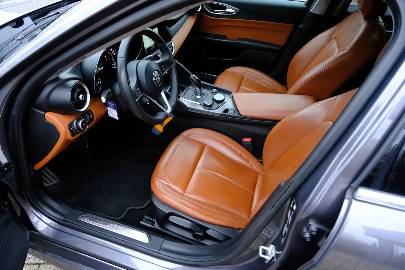 Alfa Romeo Giulia 2.2 Super 180pk Aut. Leder|Clima|Cam|Navi|DAB+ Grijs - 2