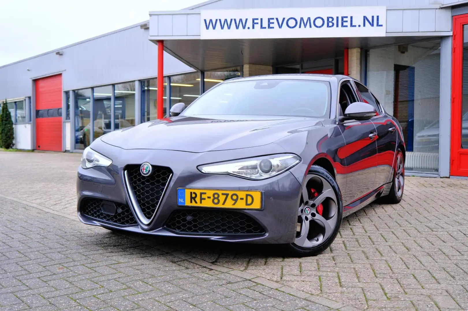 Alfa Romeo Giulia 2.2 Super 180pk Aut. Leder|Clima|Cam|Navi|DAB+ Grijs - 1