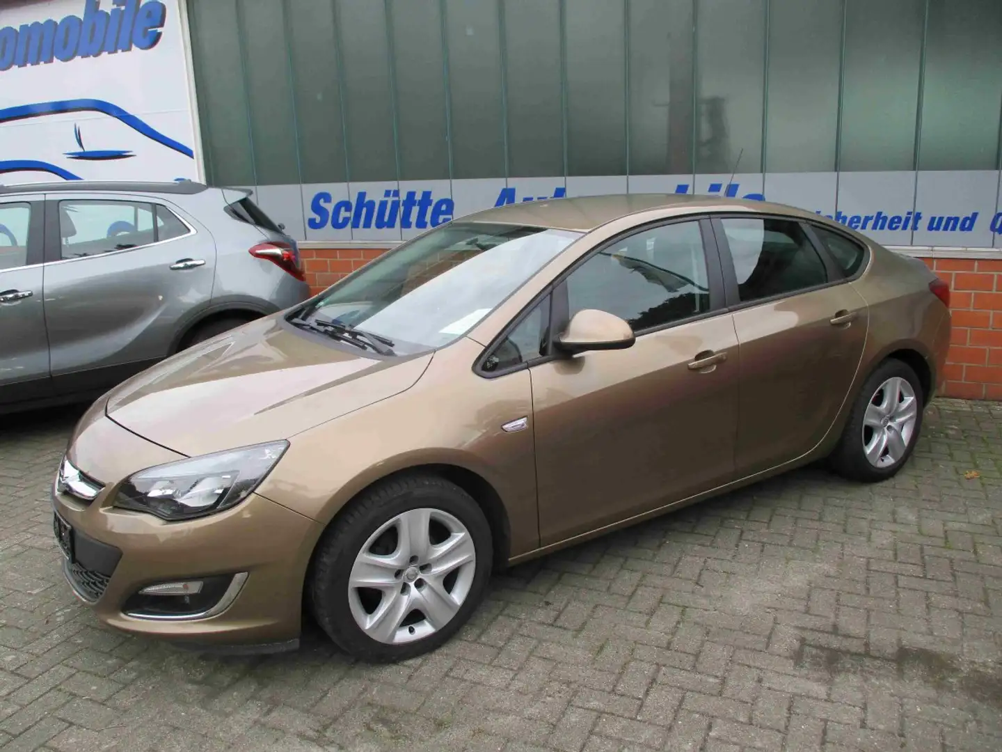 Opel Astra J 1.6 Innovation EU5 Gold - 1