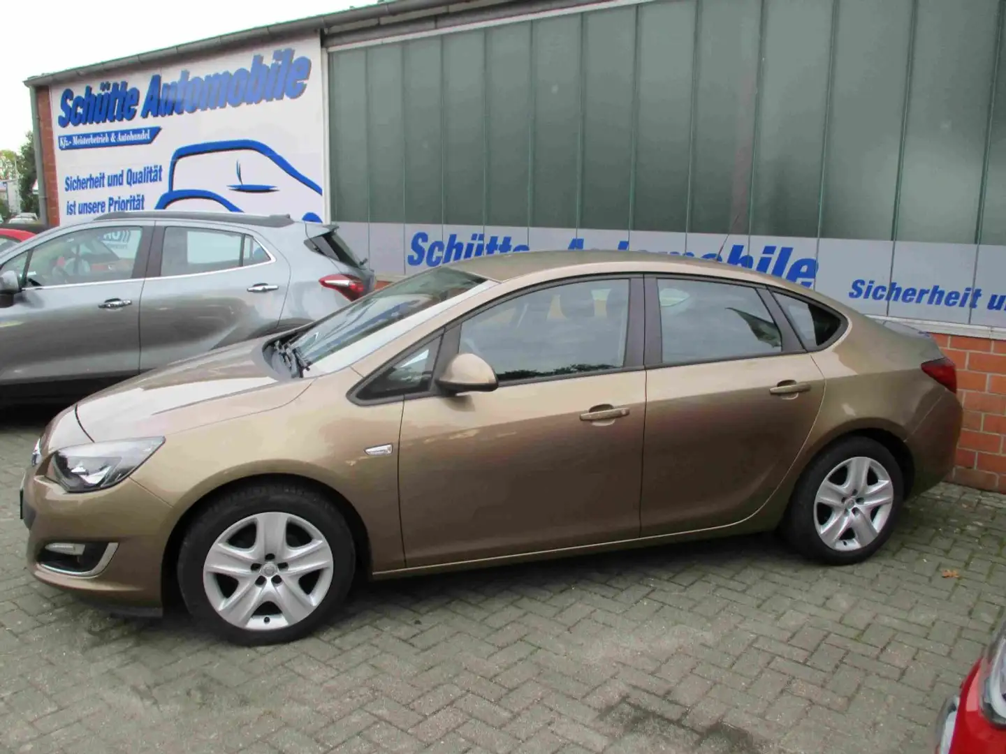 Opel Astra J 1.6 Innovation EU5 Gold - 2