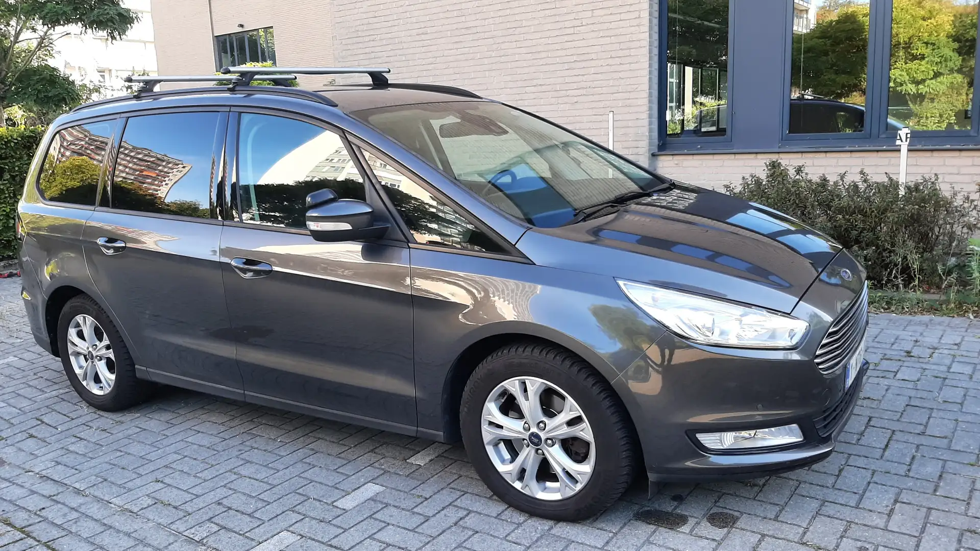 Ford Galaxy Galaxy 1.5 Benzine - 7 plaatsen - Als nieuw Grijs - 1