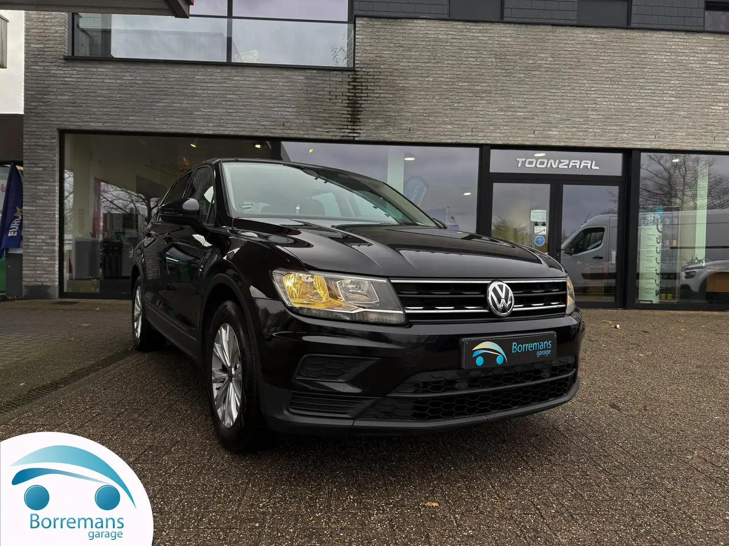 Volkswagen Tiguan 1.5 TSI Trekhaak/Navi/Parkeerhulp/.... Black - 1
