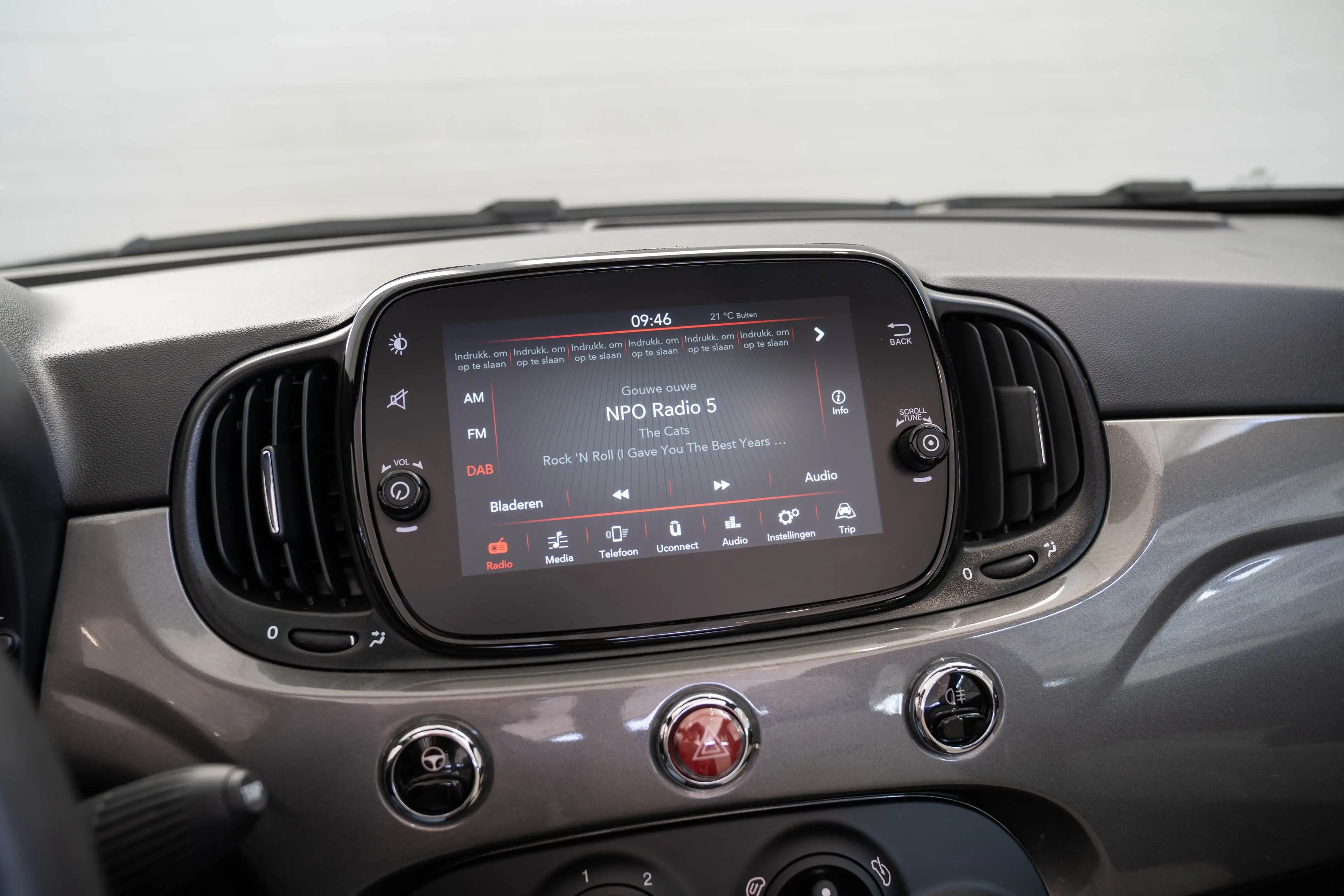 Fiat 500C 1.0 Hybrid Dolcevita | Parkeersensoren | Airco | C — photo 23