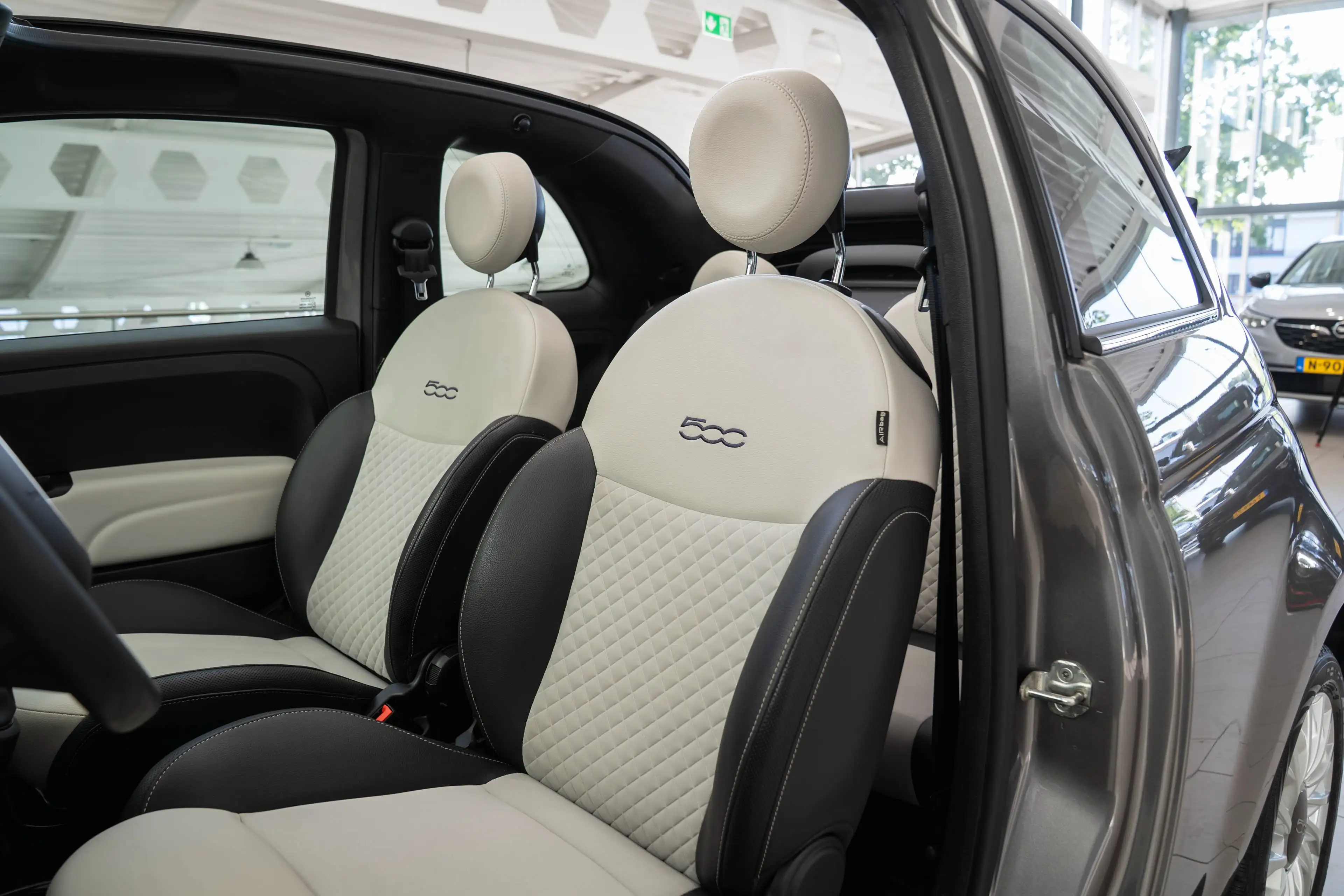 Fiat 500C 1.0 Hybrid Dolcevita | Parkeersensoren | Airco | C — photo 11