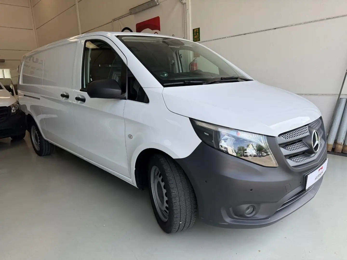 Mercedes-Benz Vito Furgón 114CDI Select Extralarga Blanco - 2