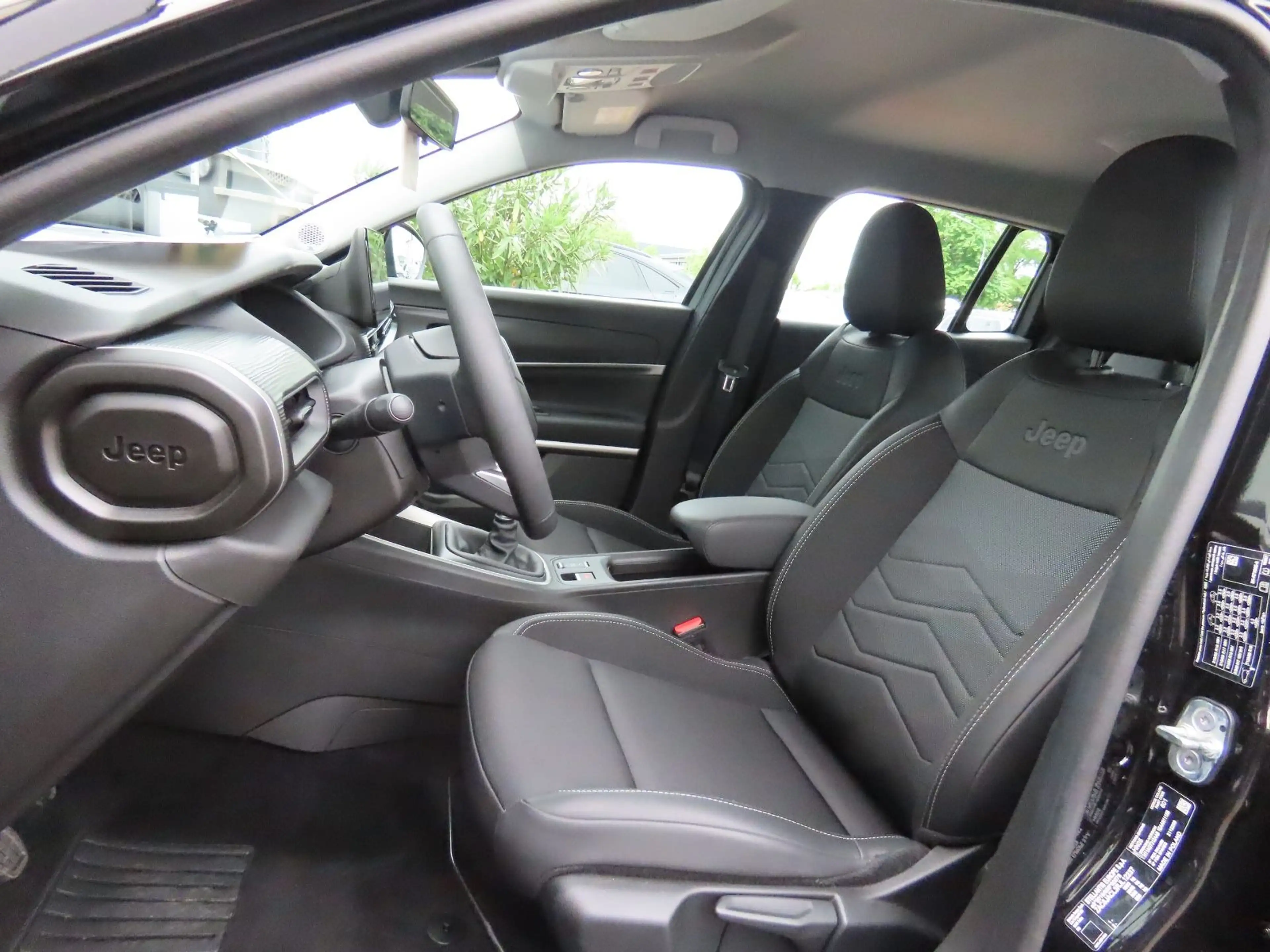 Jeep Avenger 1.2 GSE T3 GDI Klimaauto. Kamera Carplay — photo 15