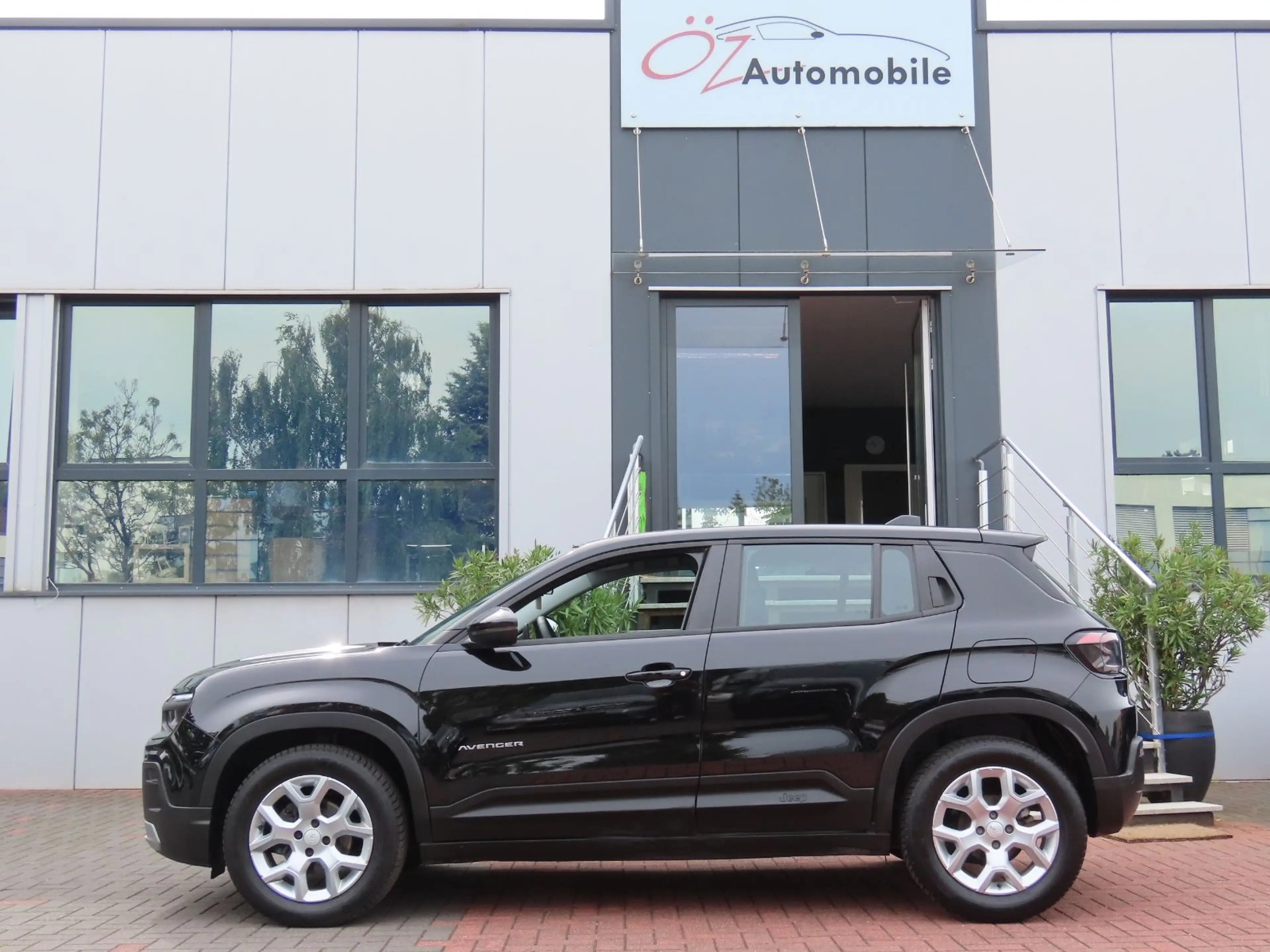 Jeep Avenger 1.2 GSE T3 GDI Klimaauto. Kamera Carplay — photo 13