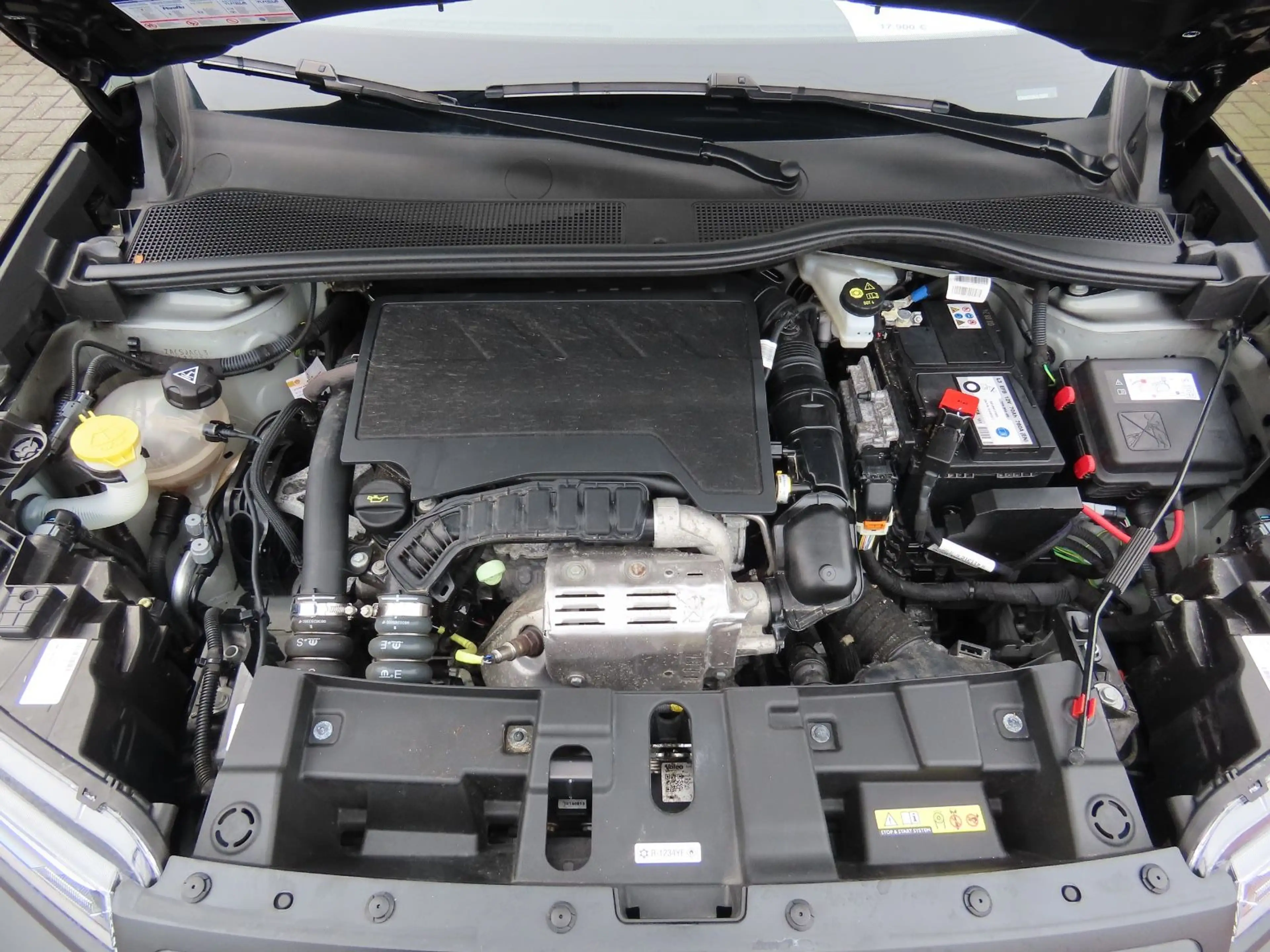 Jeep Avenger 1.2 GSE T3 GDI Klimaauto. Kamera Carplay — photo 3