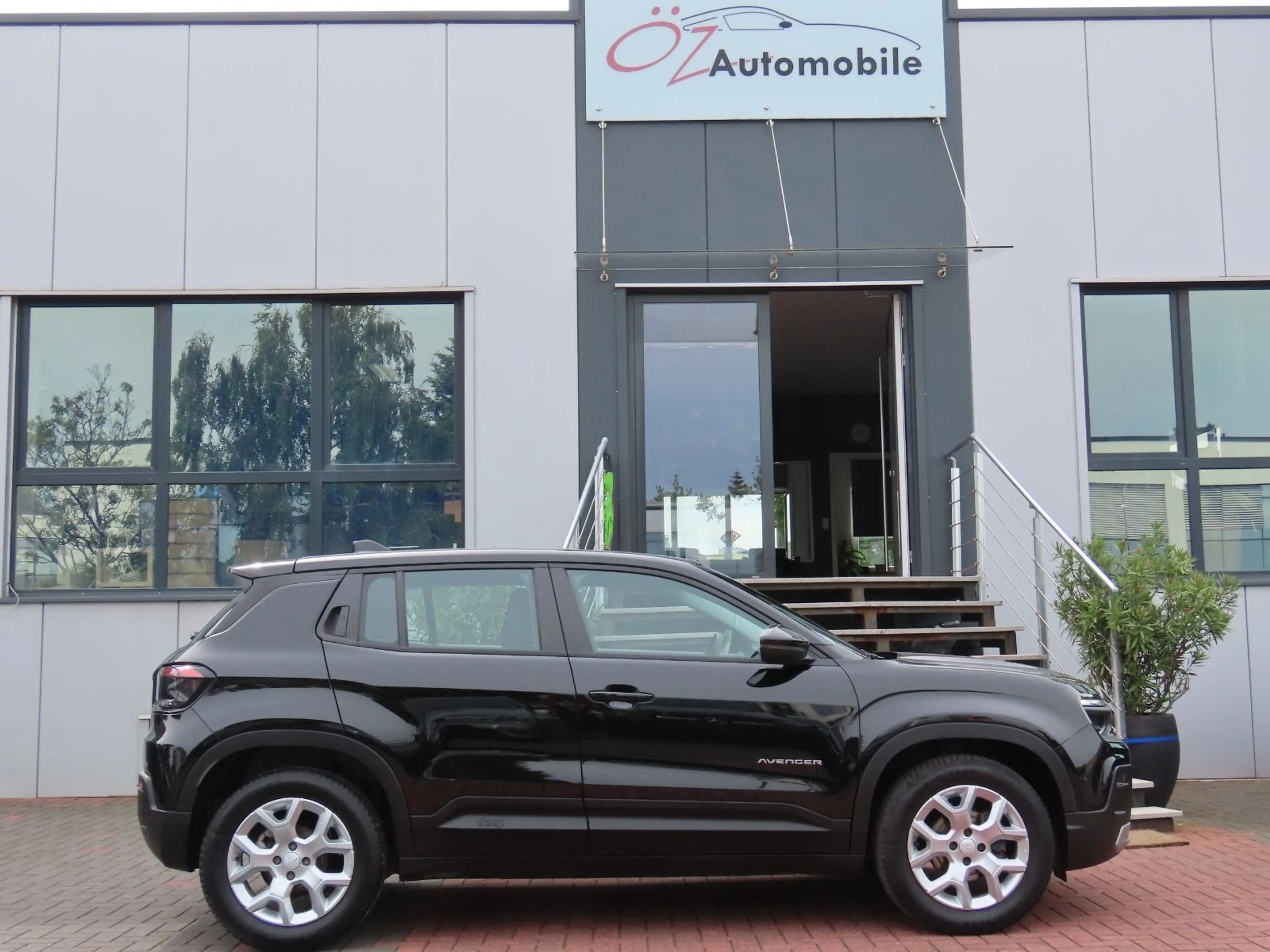 Jeep Avenger 1.2 GSE T3 GDI Klimaauto. Kamera Carplay — photo 12