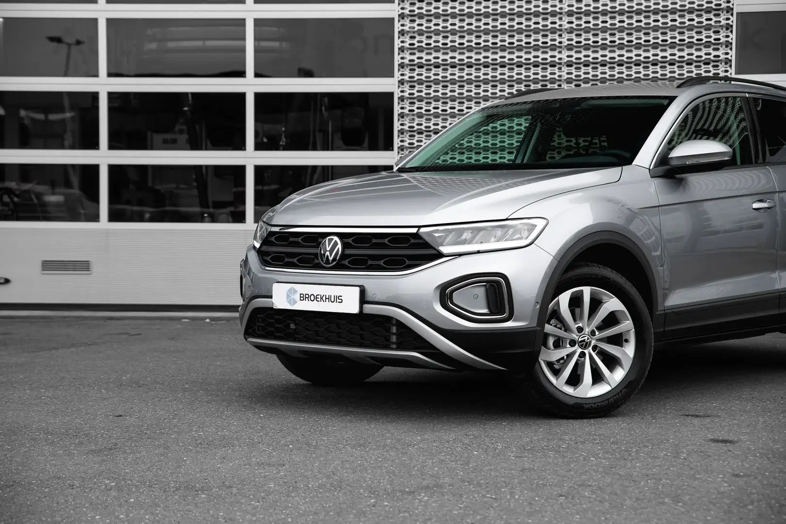 Volkswagen T-Roc Life Edition Inclusief €2000,- inruilvoordeel | 'A Grijs - 2