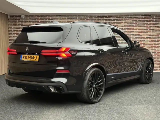 BMW X5 view 2