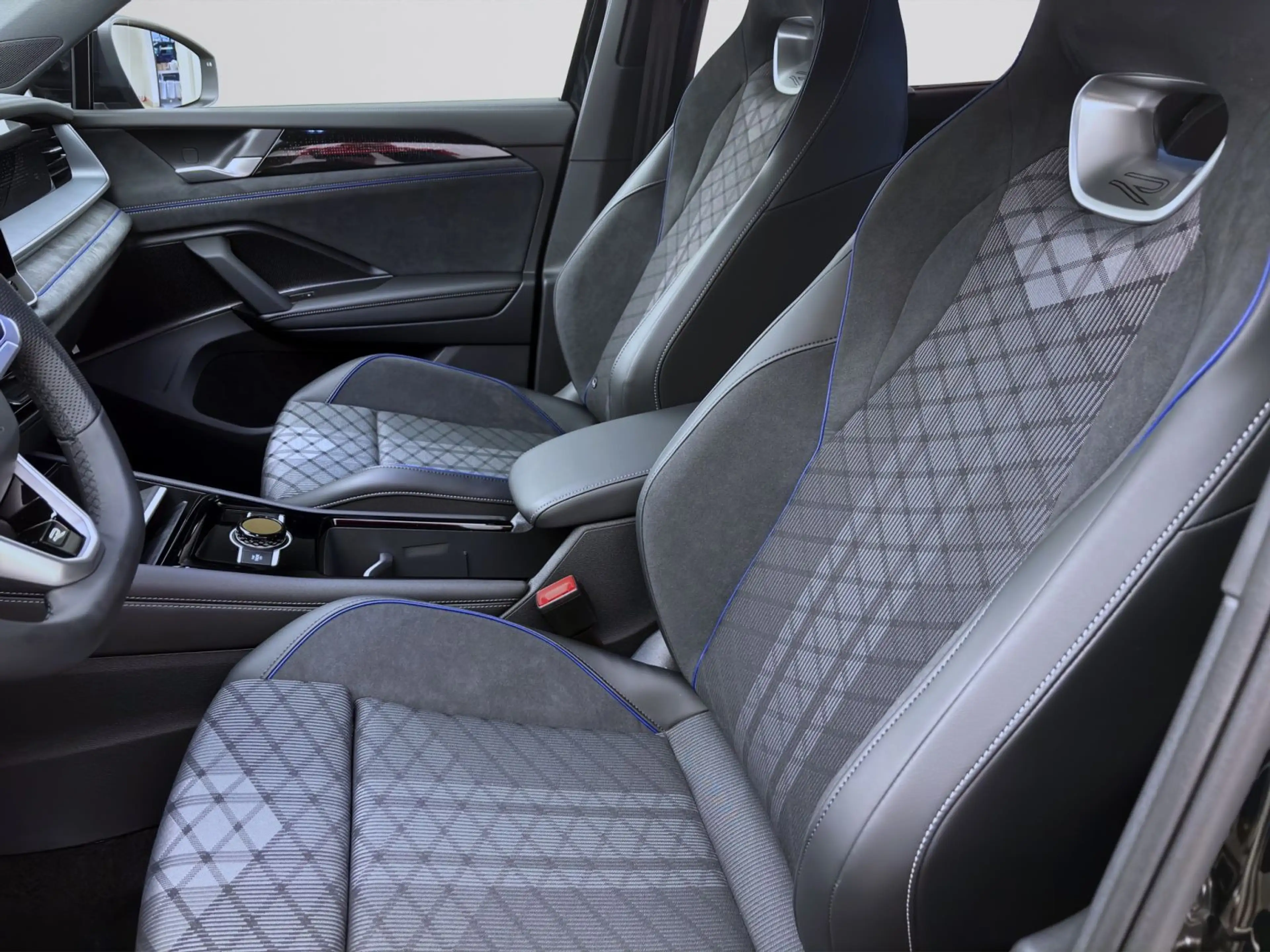 Volkswagen Tayron 1.5 TSI eHybrid DSG R-LINE AHK KAMERA SIT — photo 10