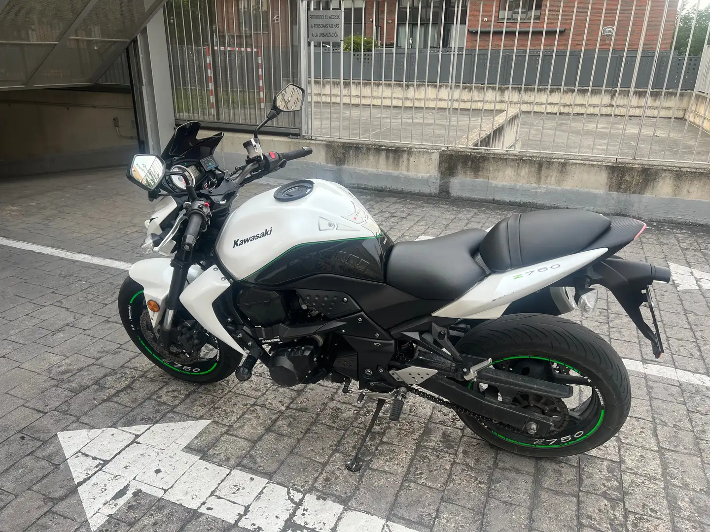 Kawasaki Z 750 Abs Blanco - 2