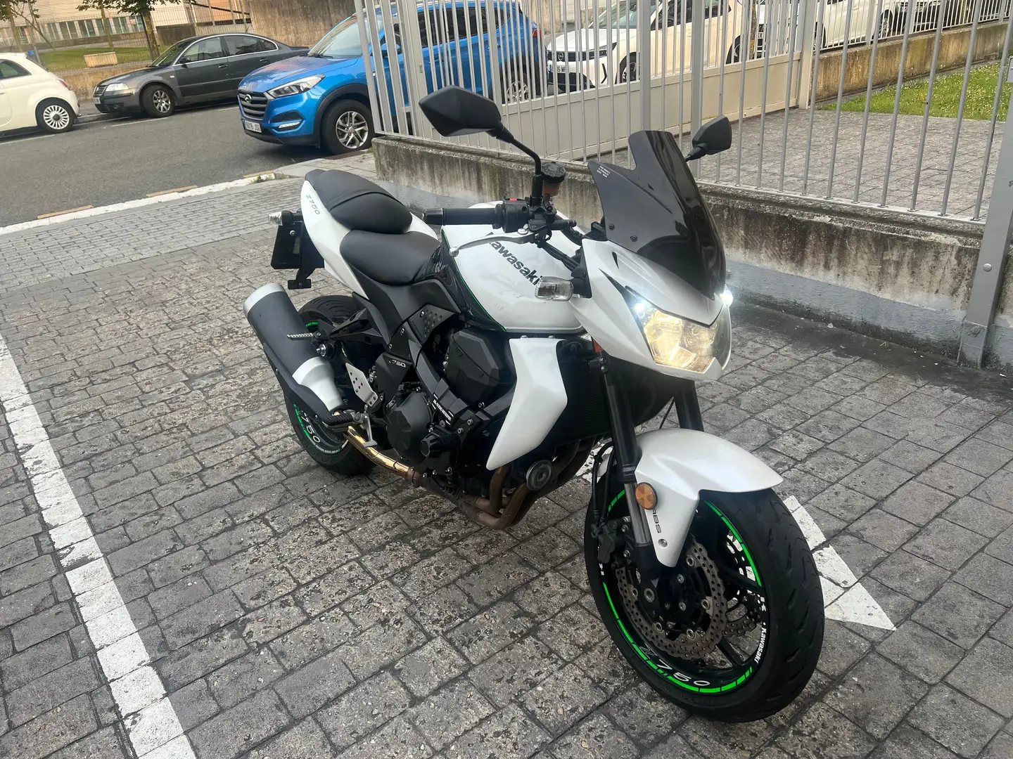 Kawasaki Z 750 Abs Blanco - 1