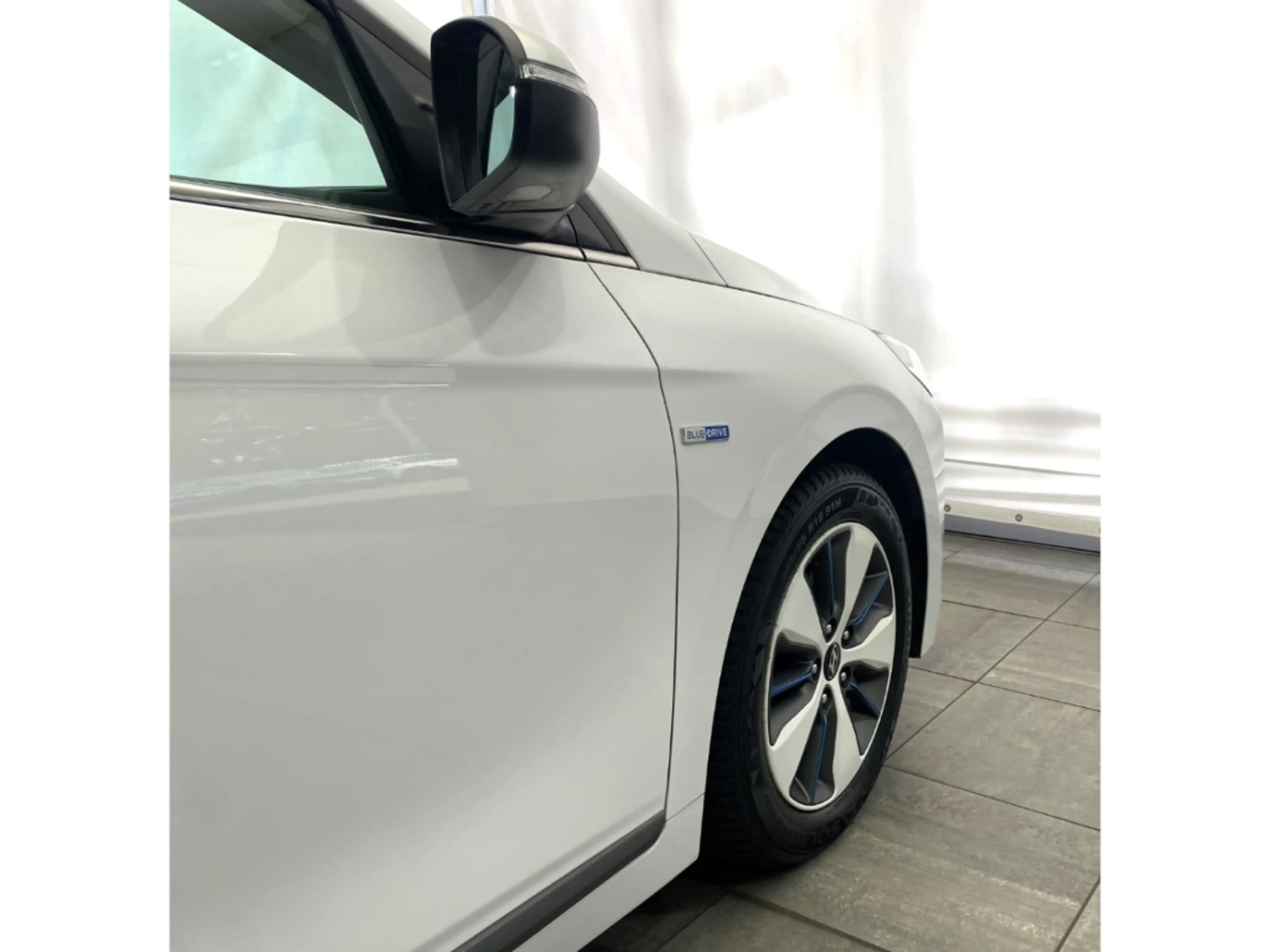 Hyundai IONIQ Premium Plug-In Hybrid — photo 12