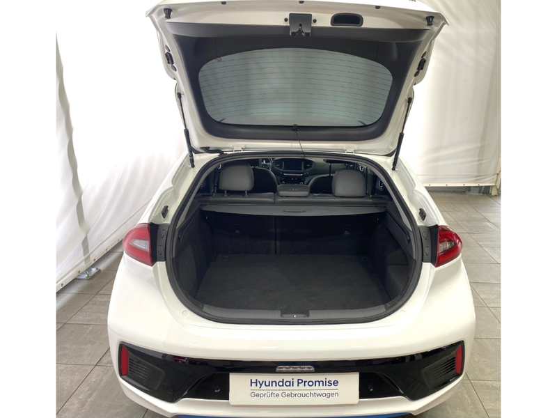 Hyundai IONIQ Premium Plug-In Hybrid — photo 5
