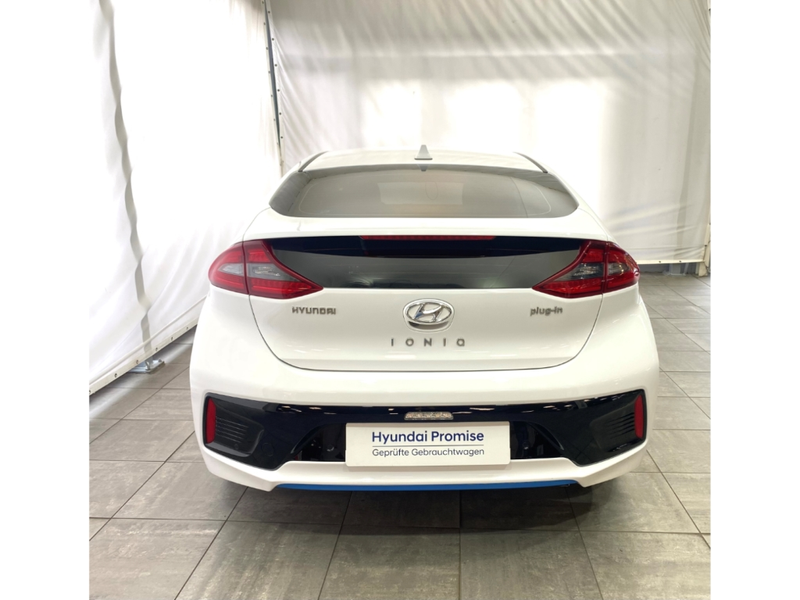 Hyundai IONIQ Premium Plug-In Hybrid — photo 4