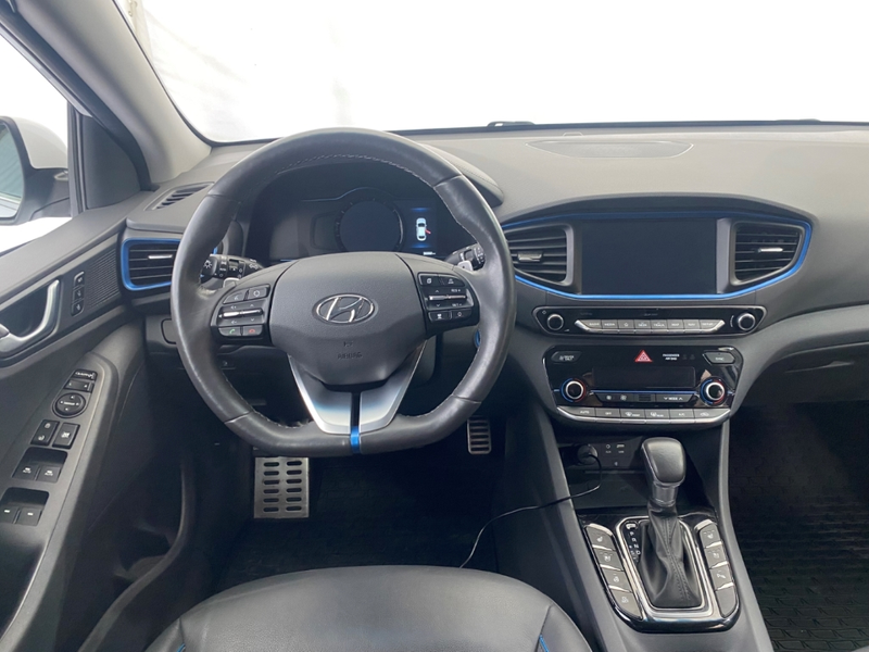Hyundai IONIQ Premium Plug-In Hybrid — photo 11