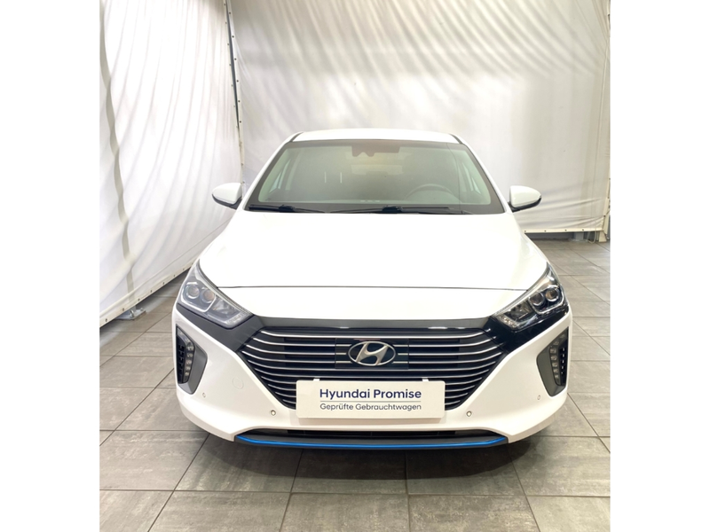 Hyundai IONIQ Premium Plug-In Hybrid — photo 2