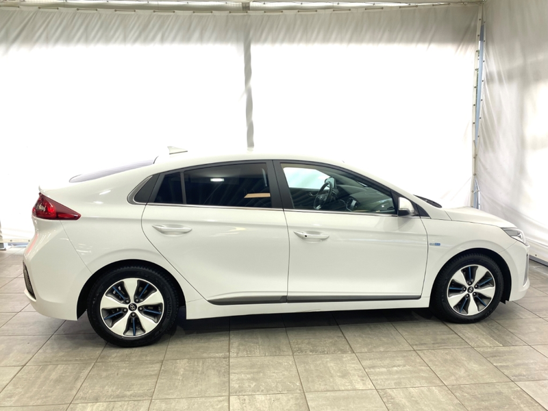 Hyundai IONIQ Premium Plug-In Hybrid — photo 7
