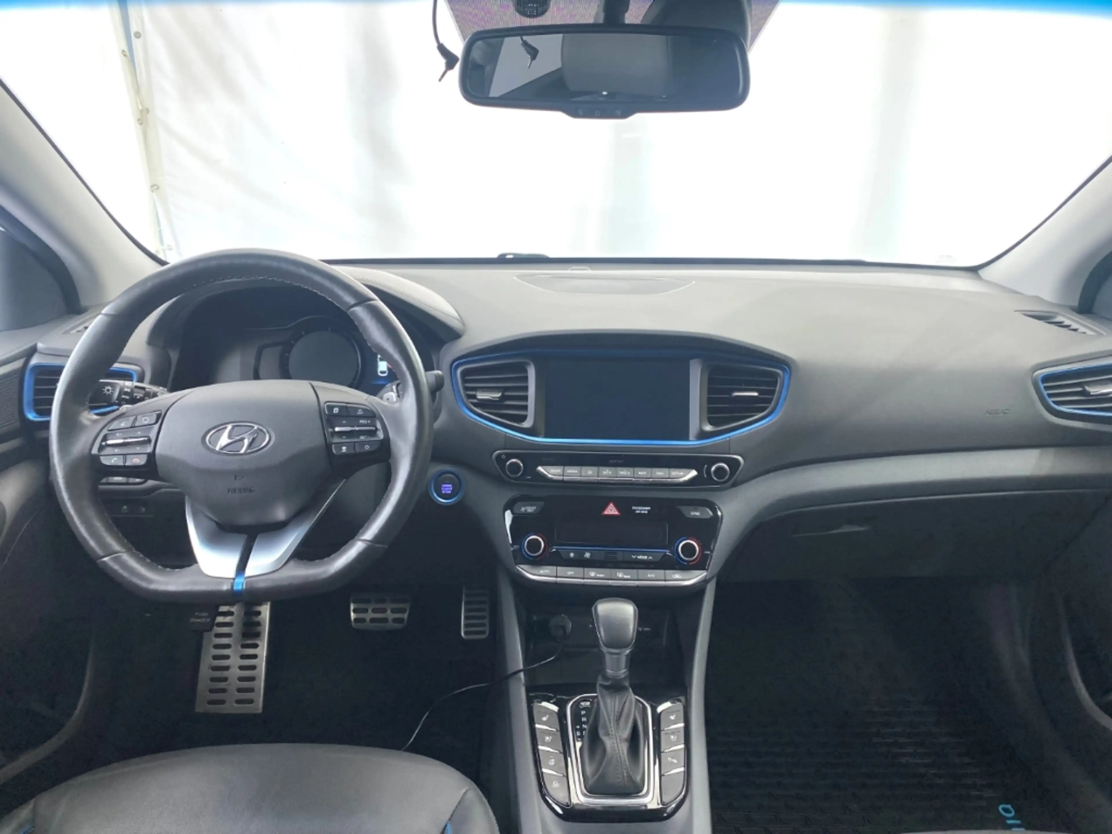 Hyundai IONIQ Premium Plug-In Hybrid — photo 10