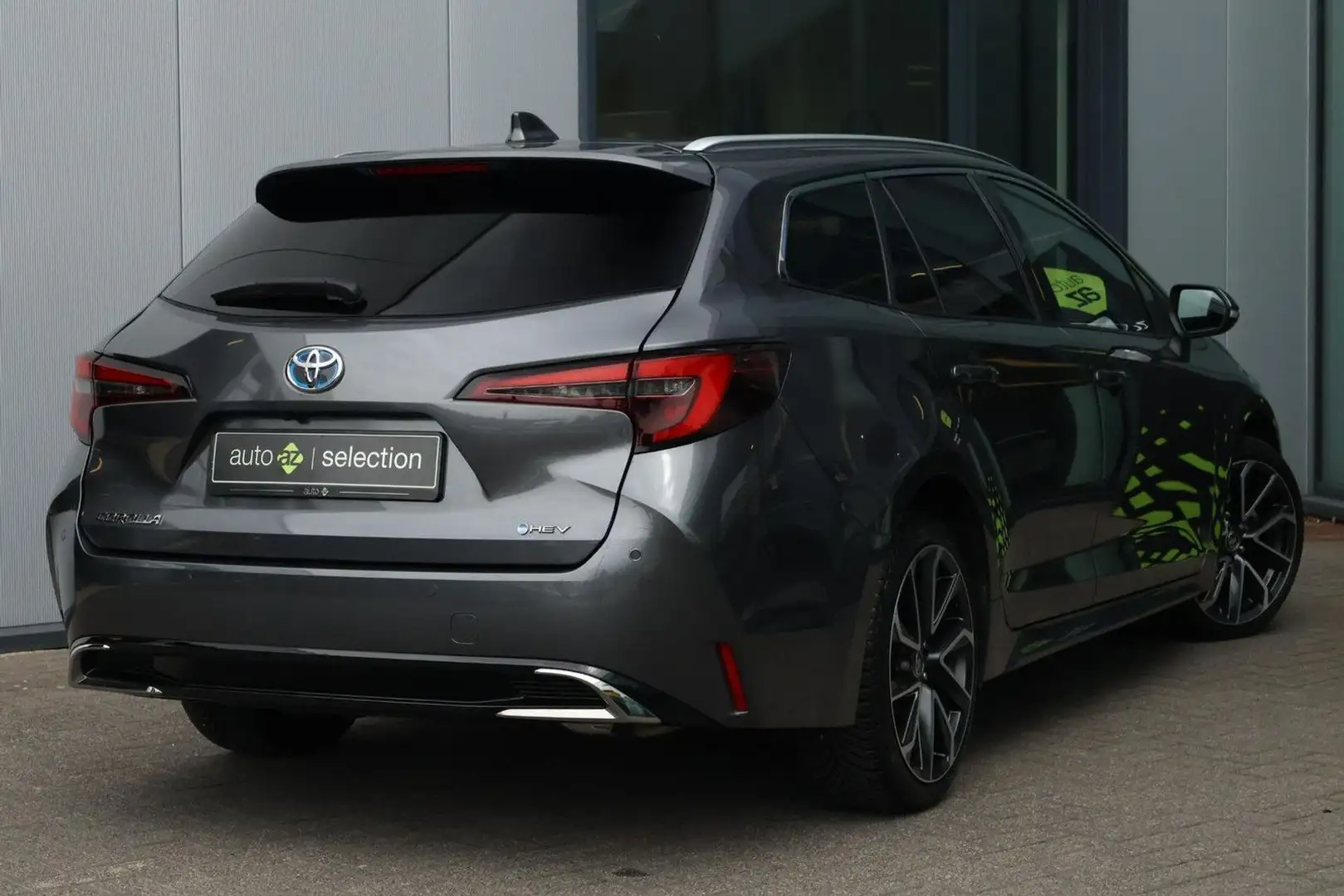 Toyota Corolla Touring Sports Hybrid 140 Executive Grau - 2