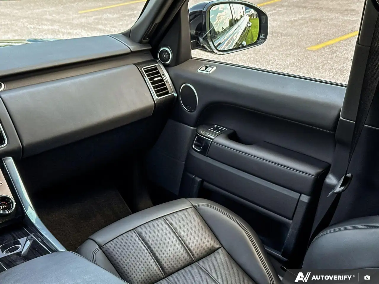 Land Rover Range Rover Sport photo Land Rover Range Rover Sport