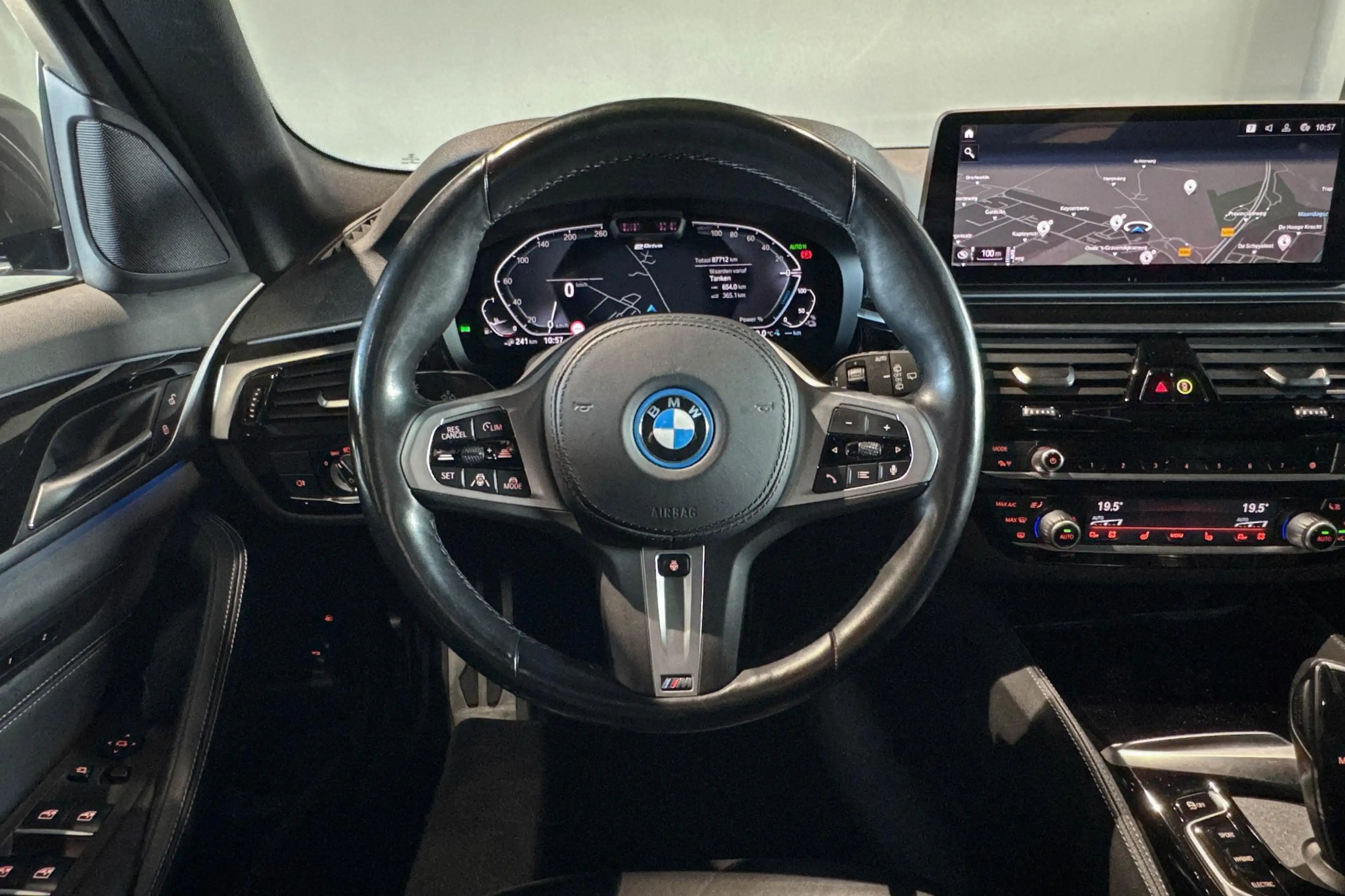 BMW 530 5 Serie Touring 530e | M Sport | Glazen Panoramada — photo 13