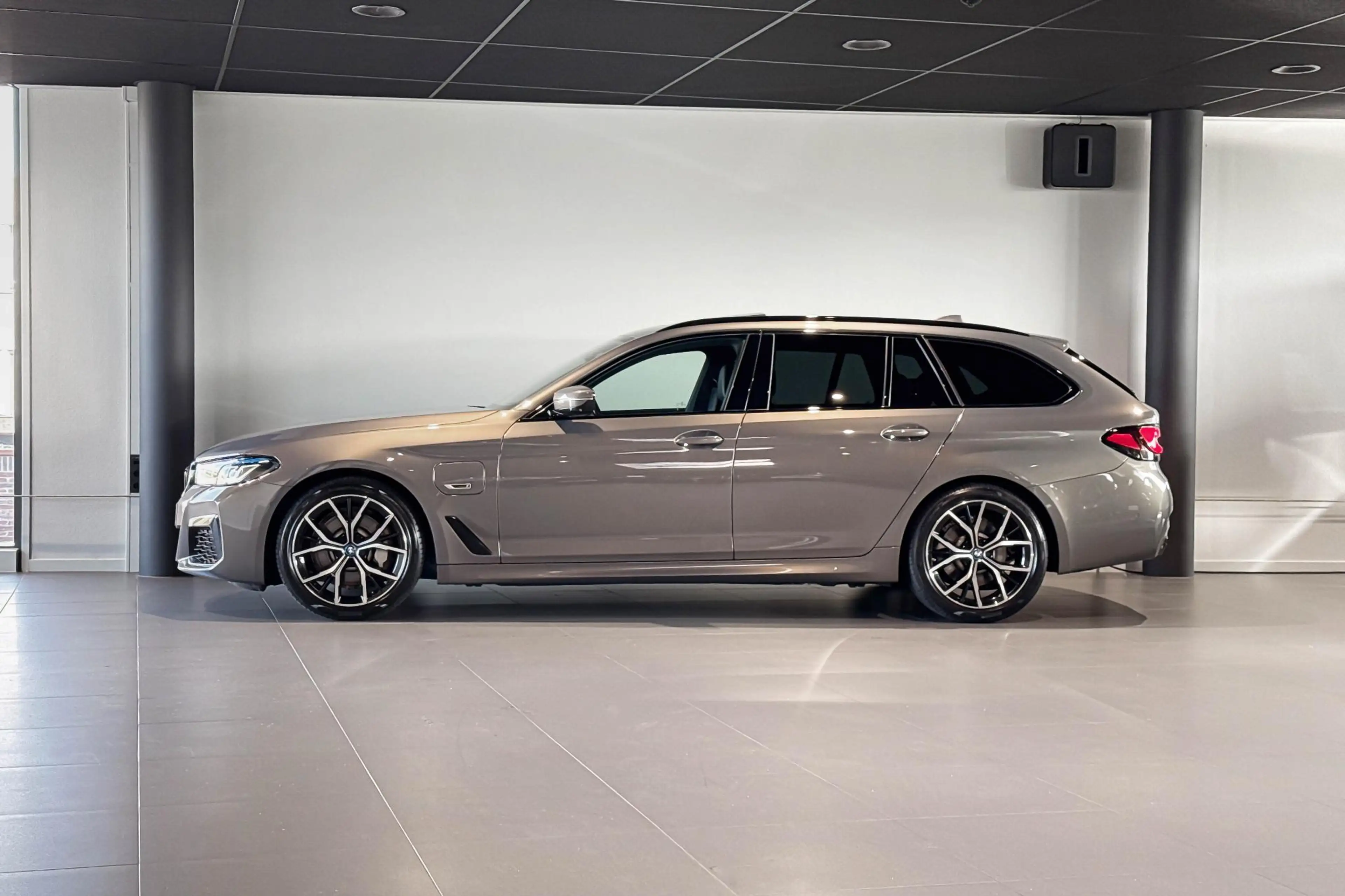 BMW 530 5 Serie Touring 530e | M Sport | Glazen Panoramada — photo 2