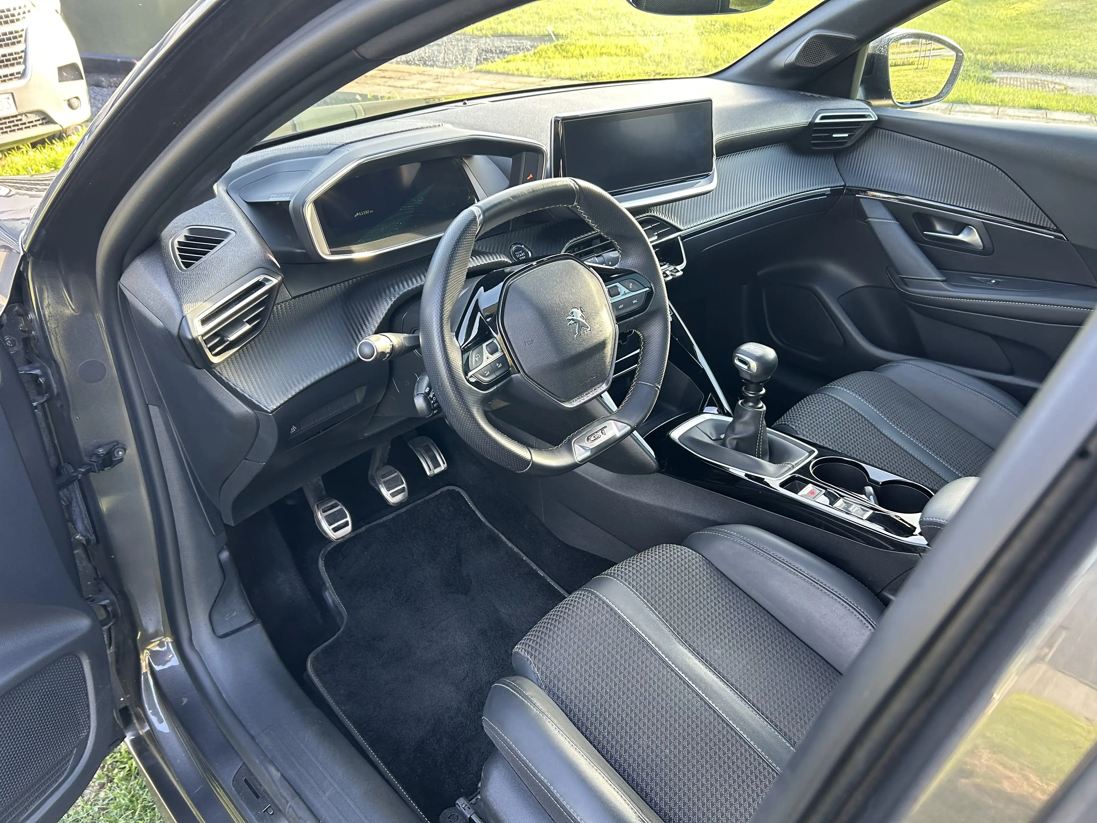Peugeot 208 GT-LINE 1.2i 101PK — photo 2